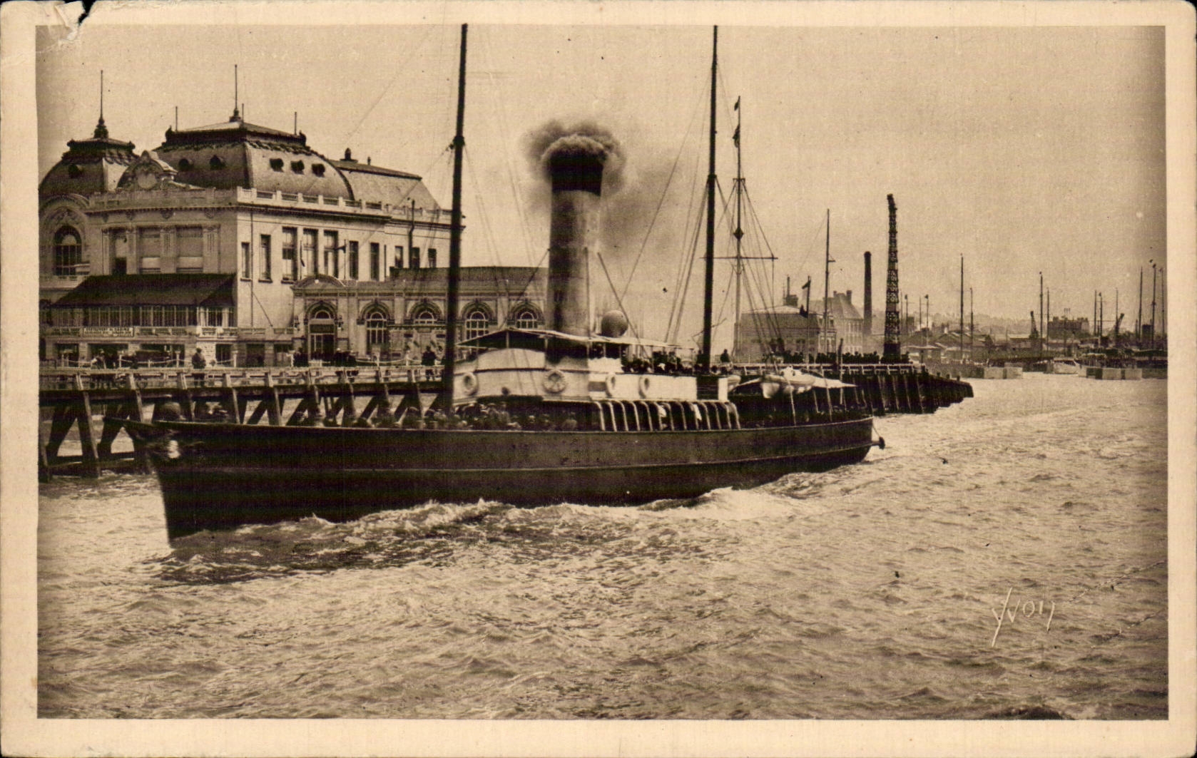CPA Trouville the exit of the boat of Le Havre