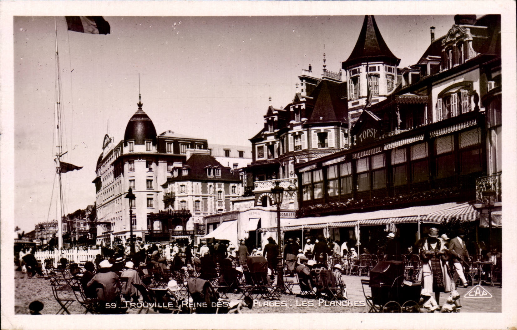 CPSM Trouville Queen of the beaches boards