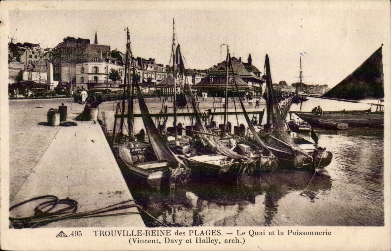 CPA Trouville the queen of the beaches the quay and the fish shop
