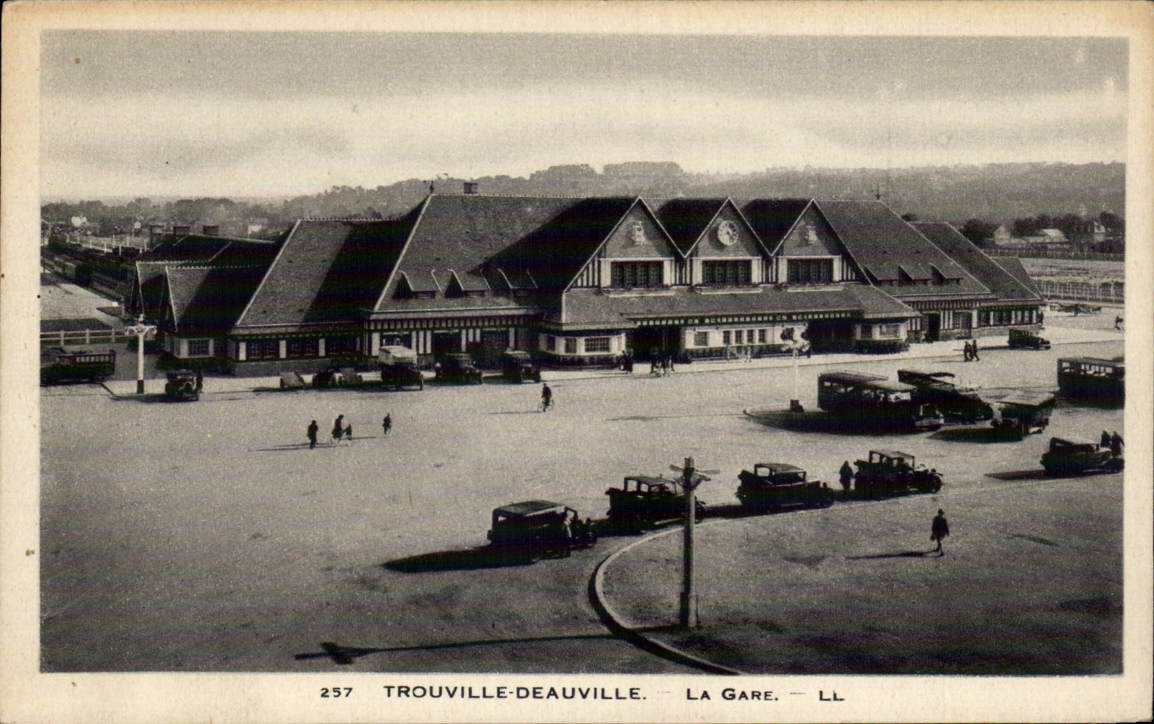 CPA Trouville Deauville Train station