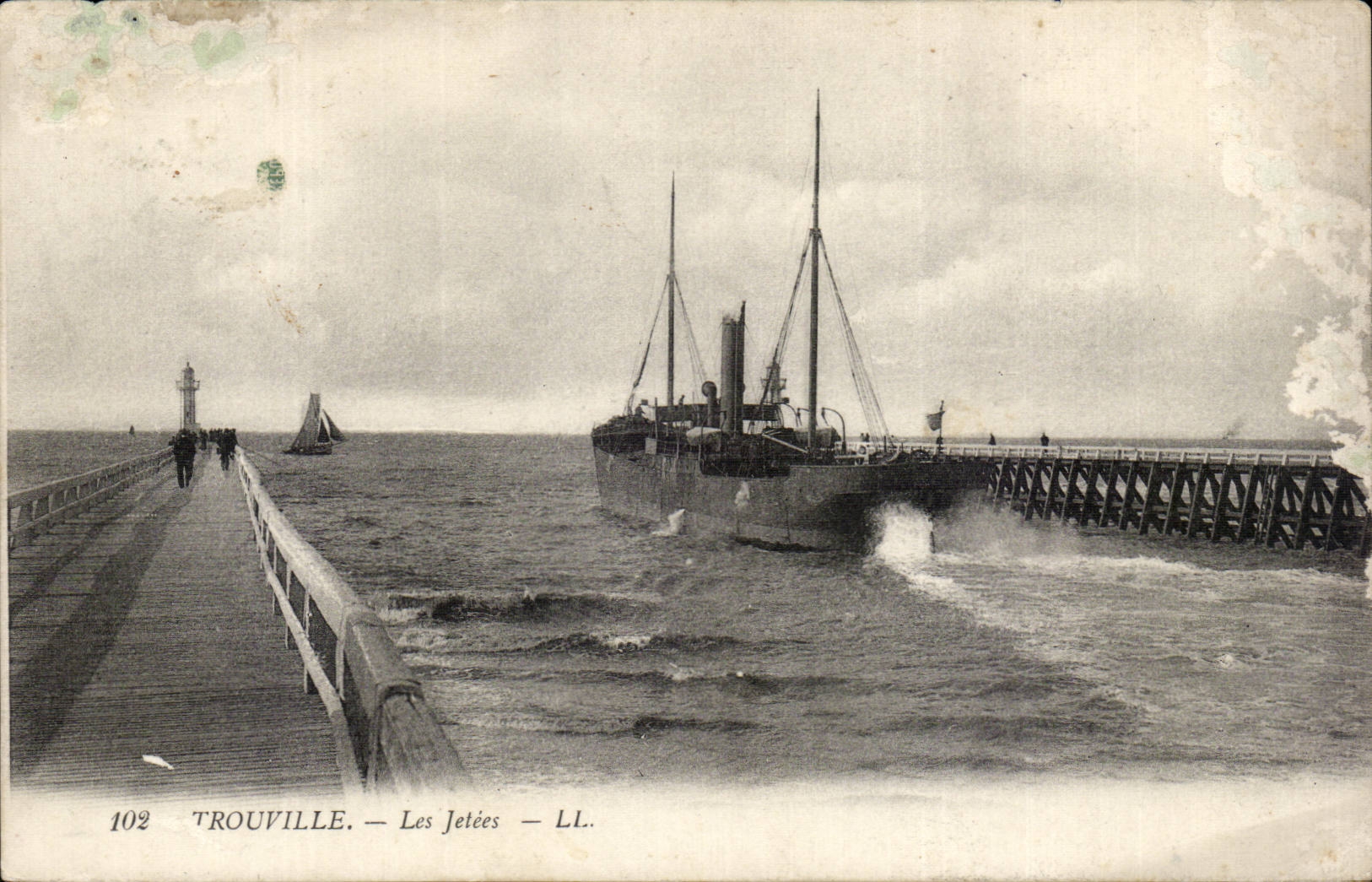CPA Trouville the piers (boat)