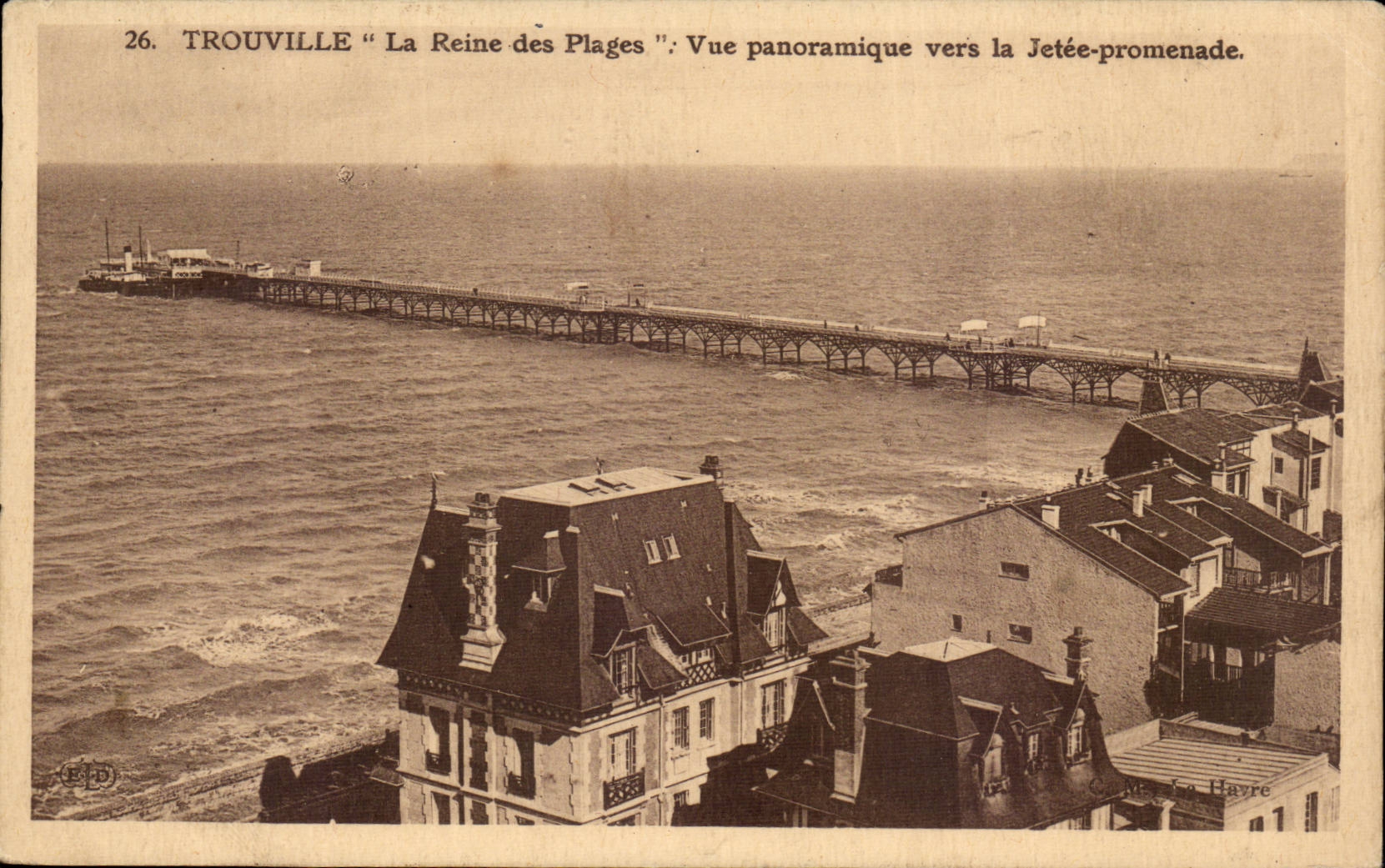CPA Trouville the queen of the beaches Panoramic View towards the pier walk
