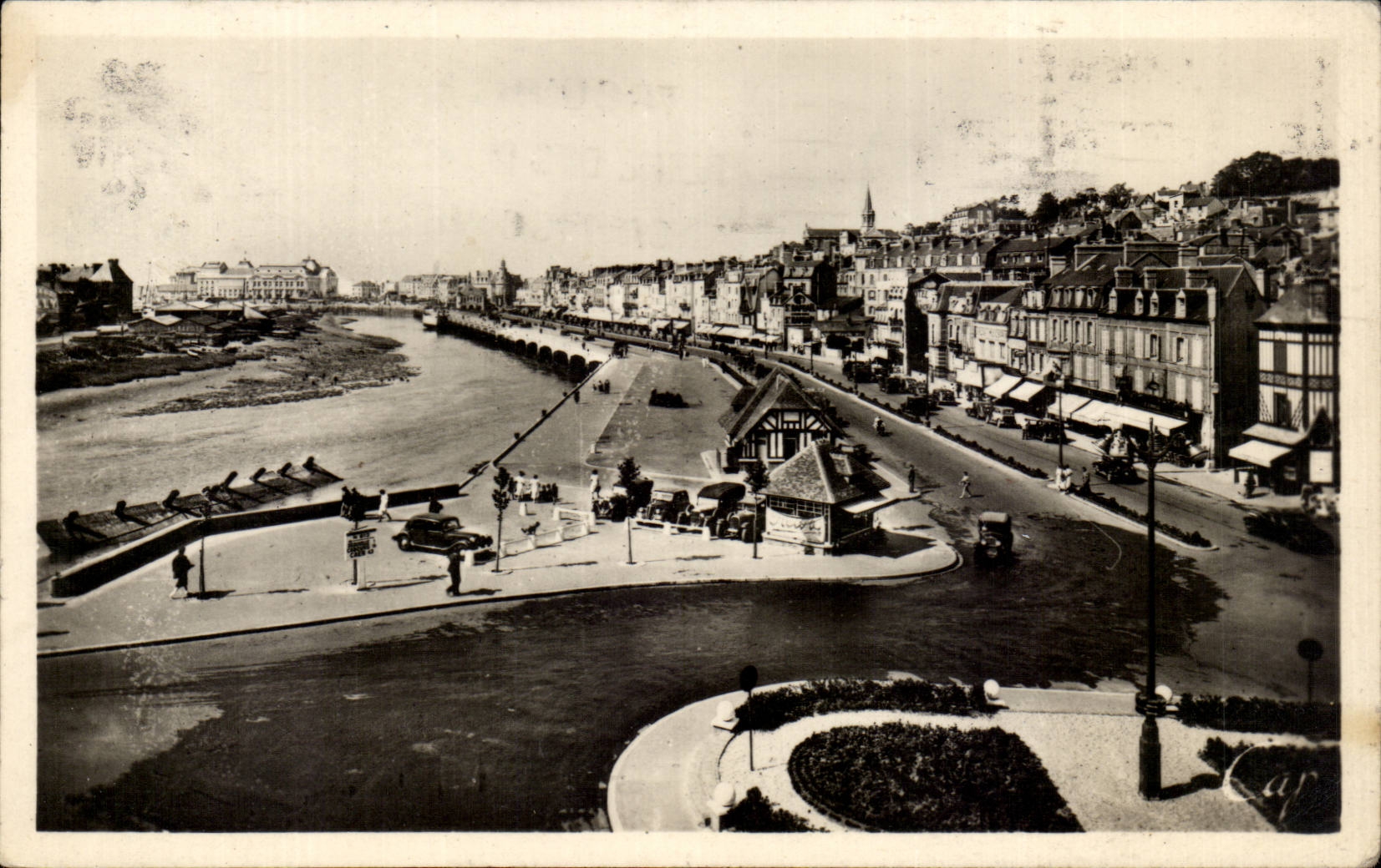 CPSM Trouville Queen of the beaches Boulevard Fernand Moureaux