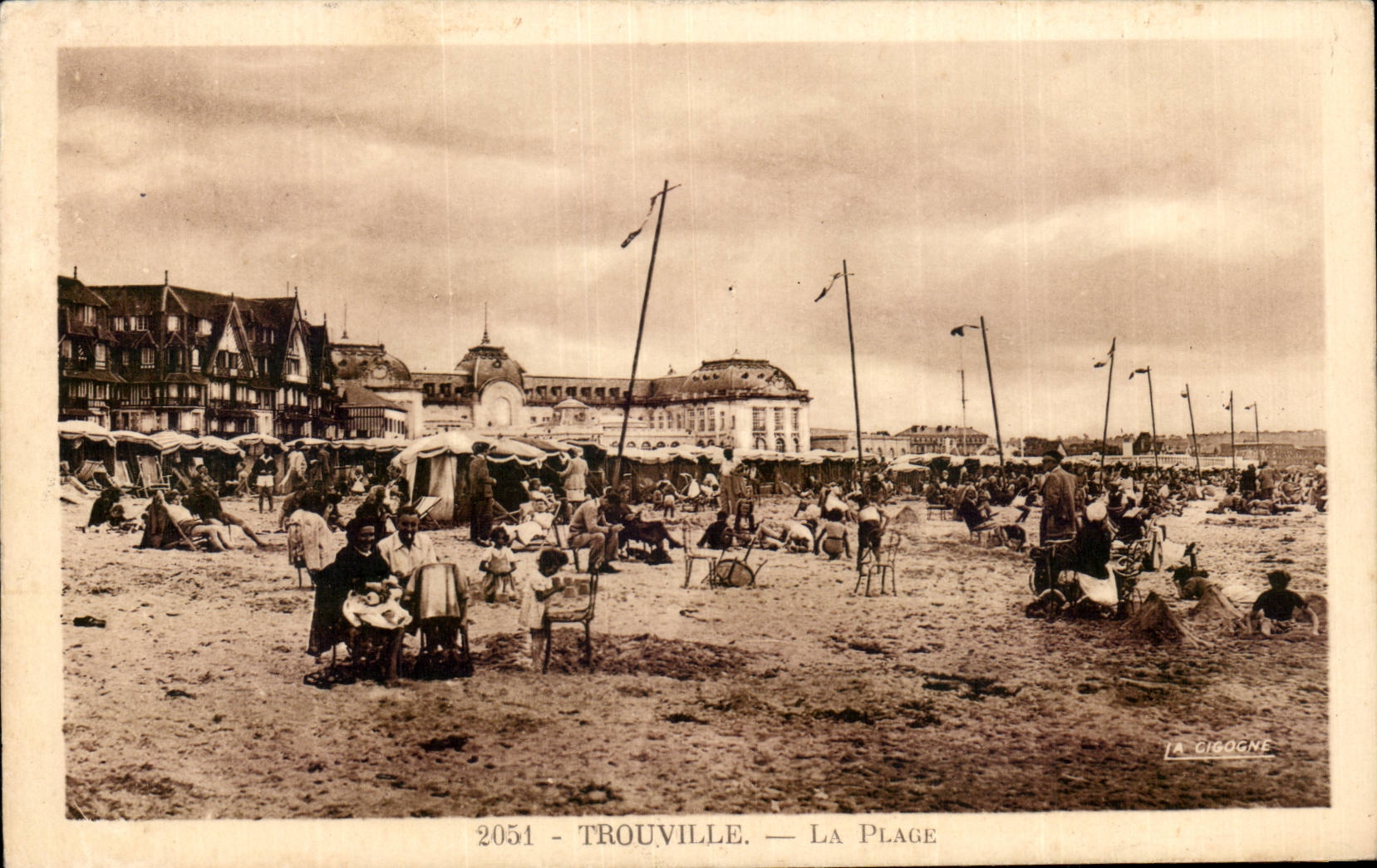 CPA Trouville the beach