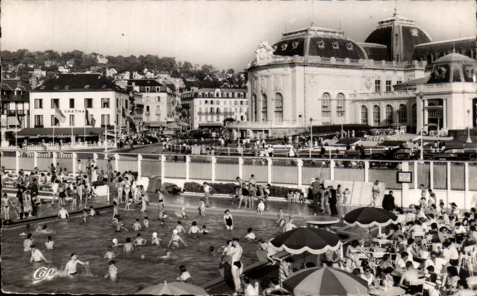 CPSM Trouville Queen of the beaches the swimming pool and the casino