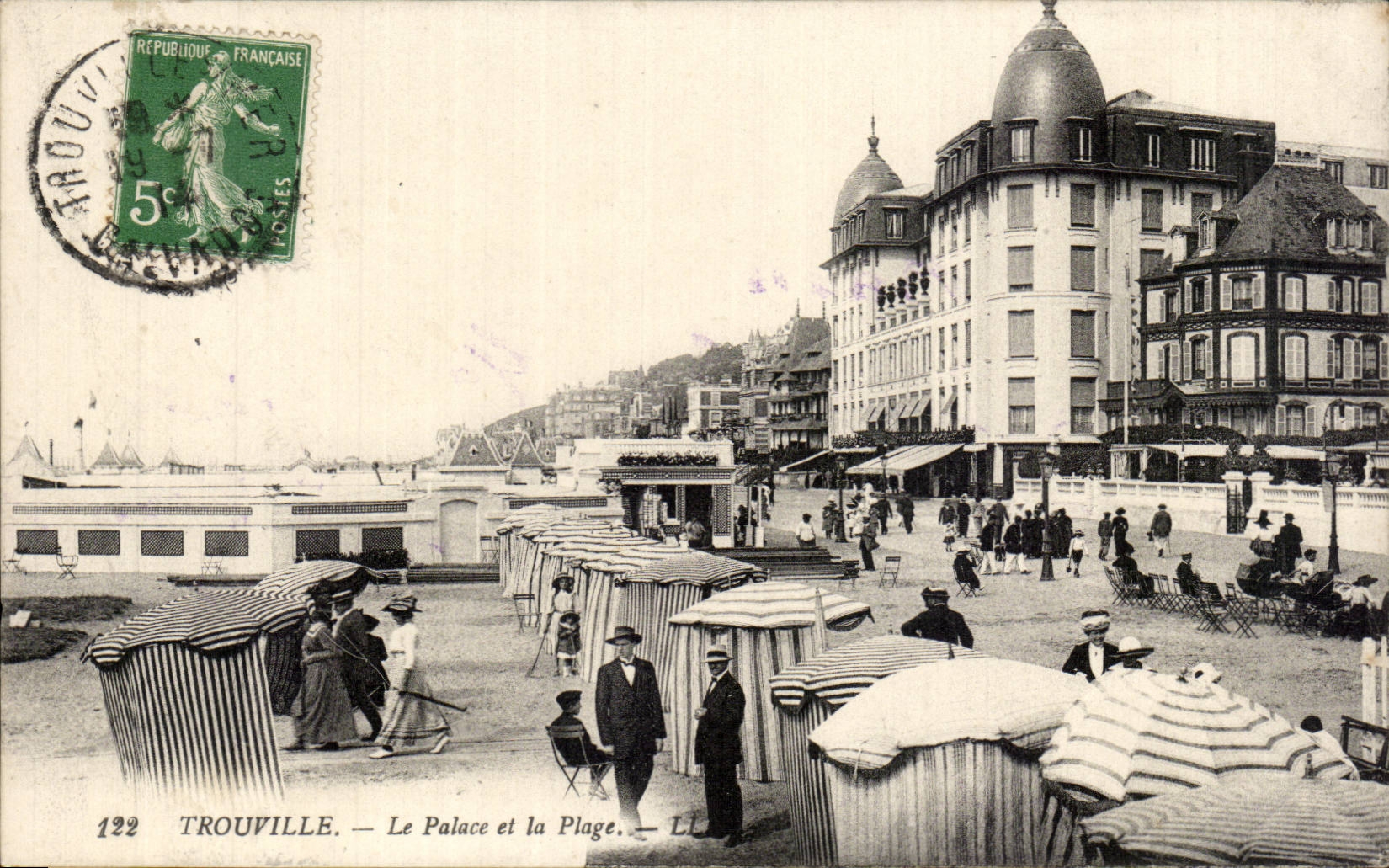 CPA Trouville the de luxe hotel and the beach