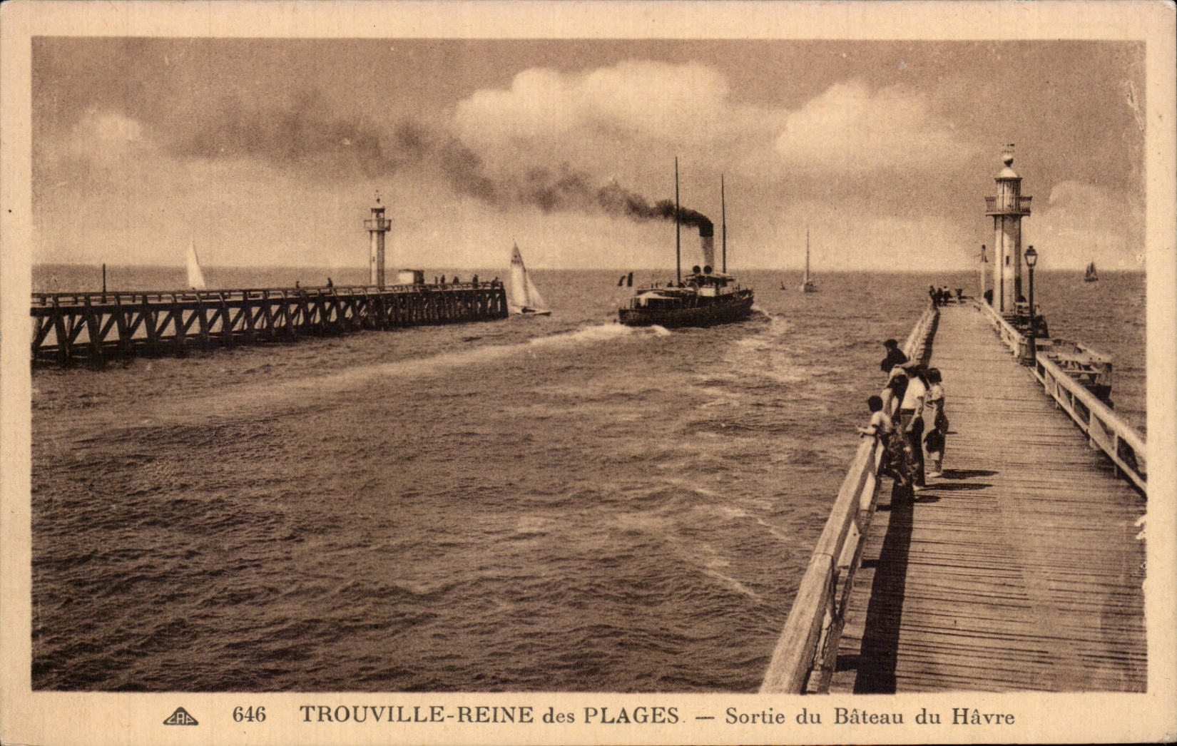 CPA Trouville Left the boat of Le Havre