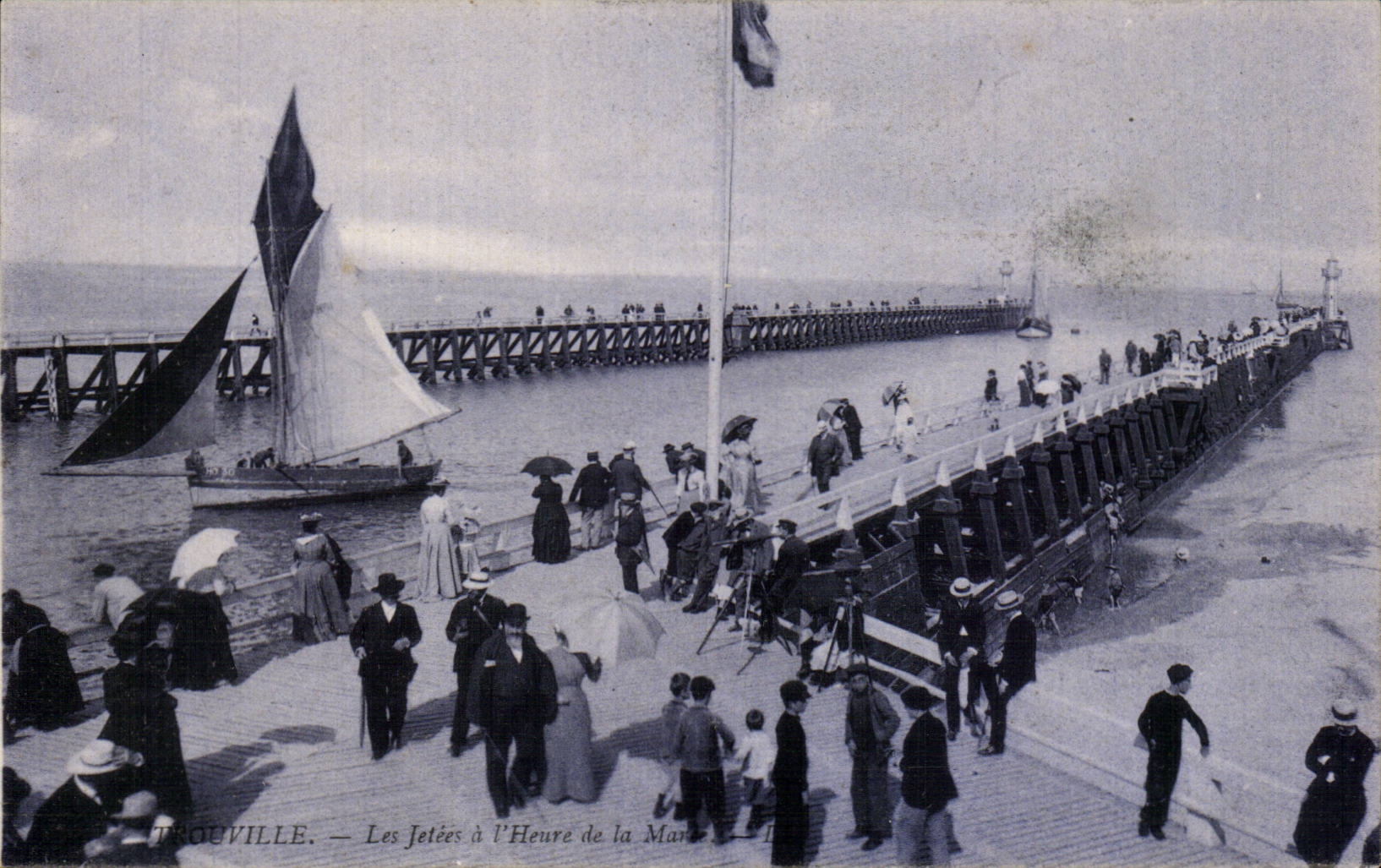 CPA Trouville piers per hour of the tide