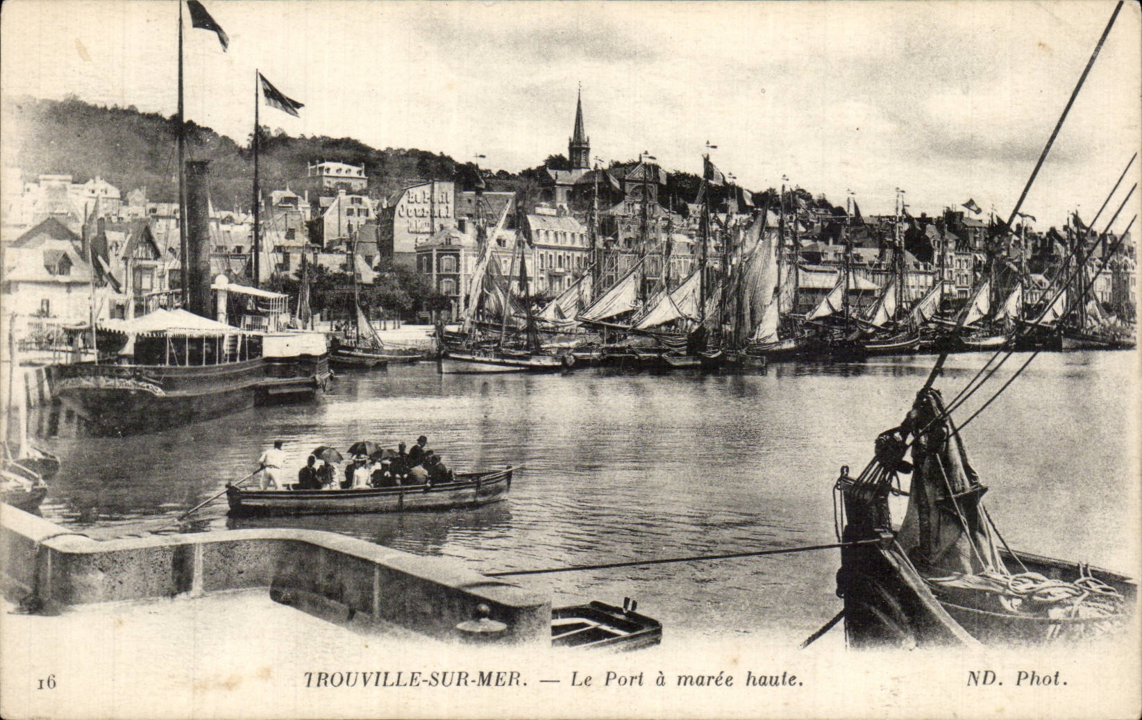 CPA Trouville the port has high tide
