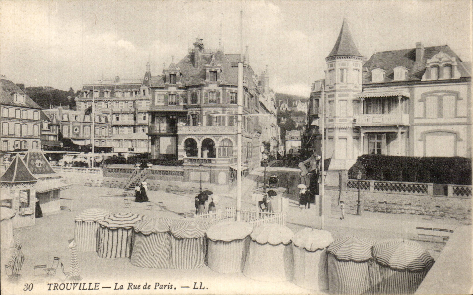CPA Trouville the street of Paris