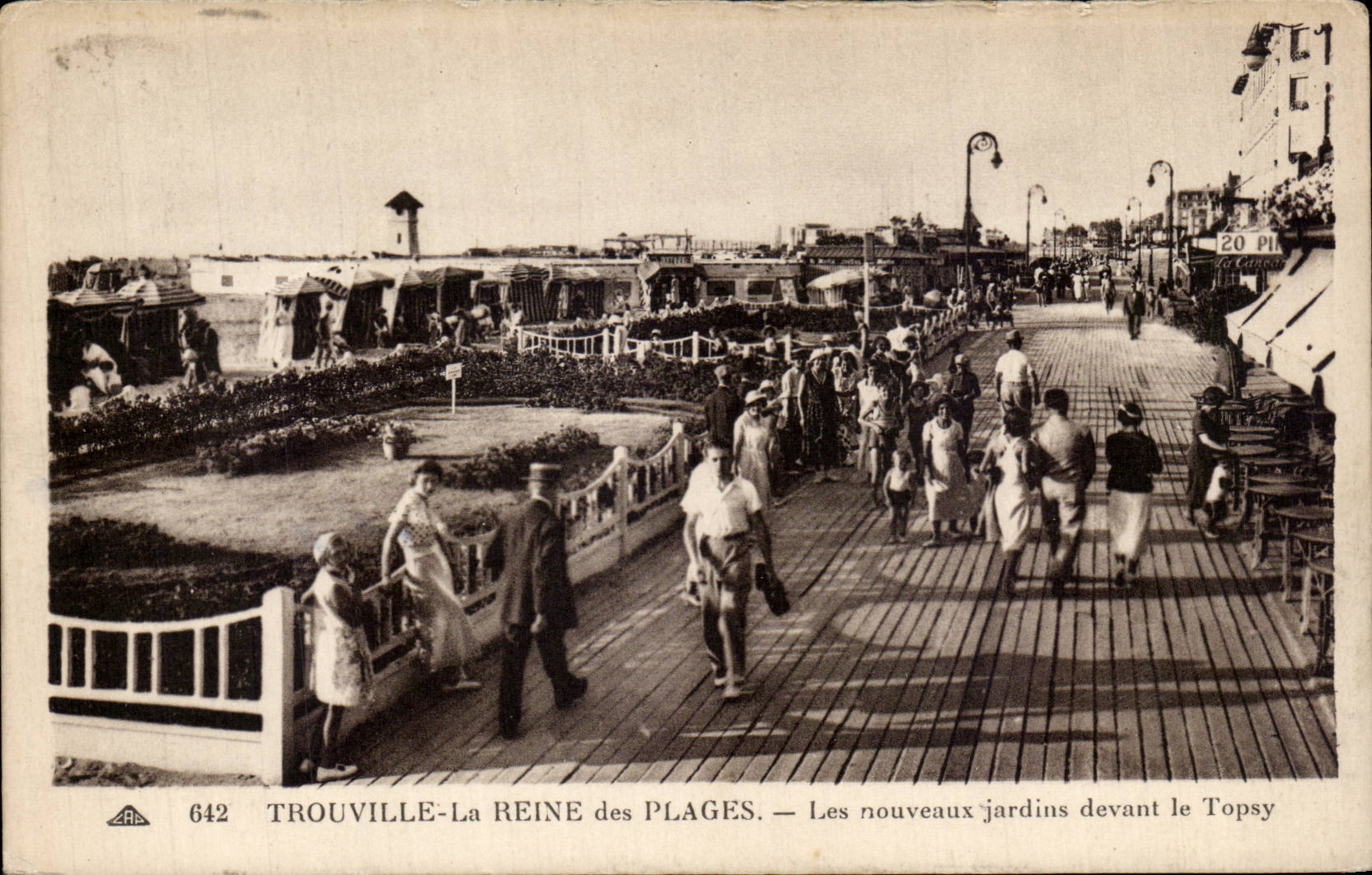 CPA Trouville the queen of the beaches the nouveaus gardens in front of Topsy