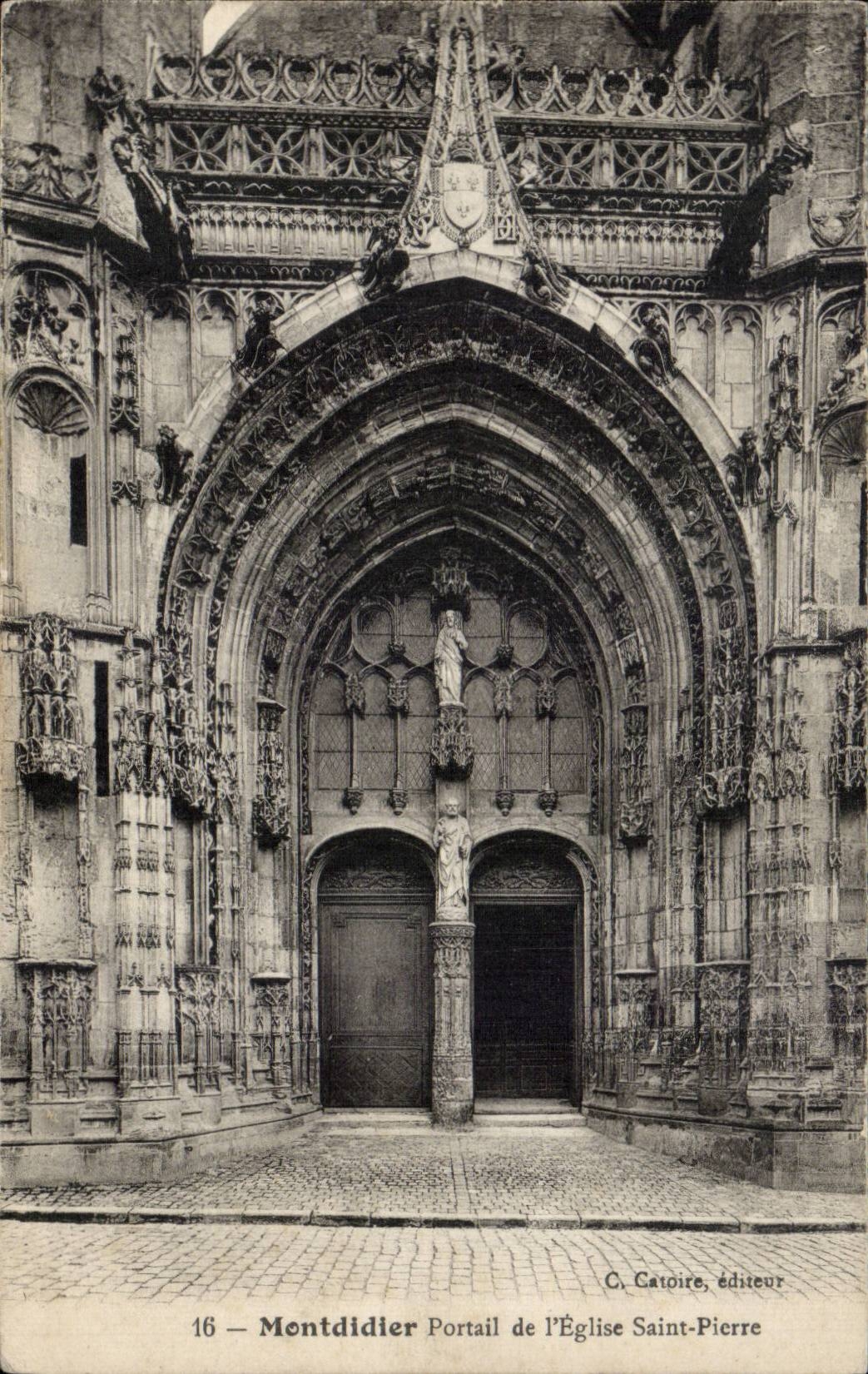 CPA Montdidier Gate of the church Saint Pierre