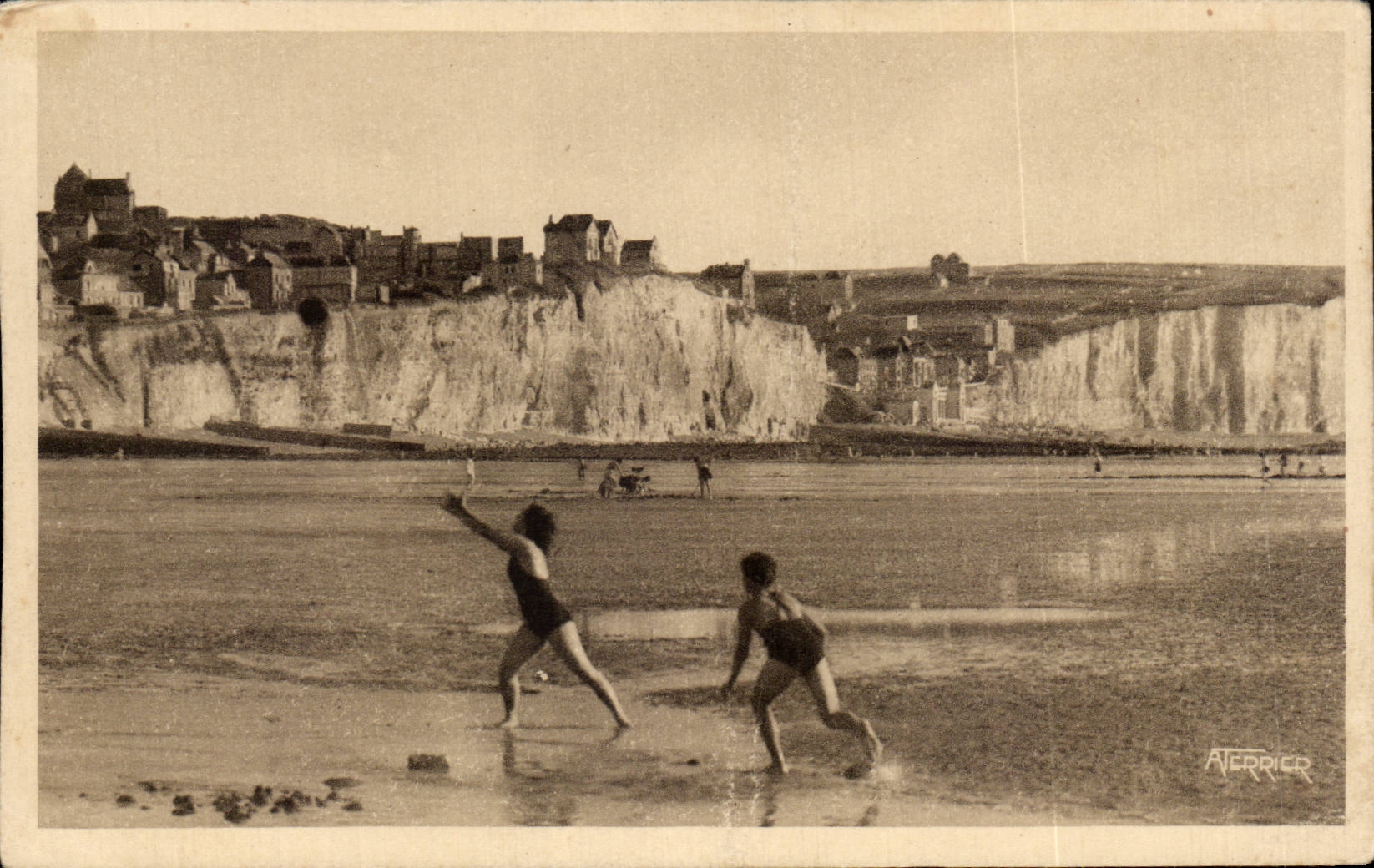 CPA Onival cliffs towards Ault