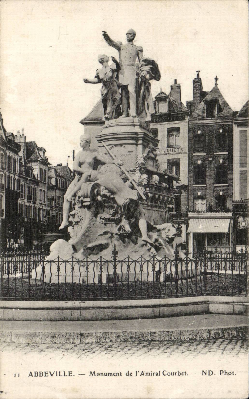CPA Abbeville Monument of the admiral Courbet
