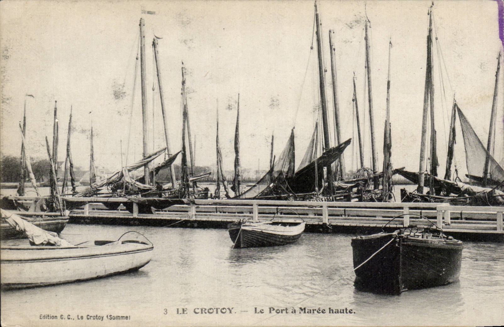 CPA Crotoy the port has high tide