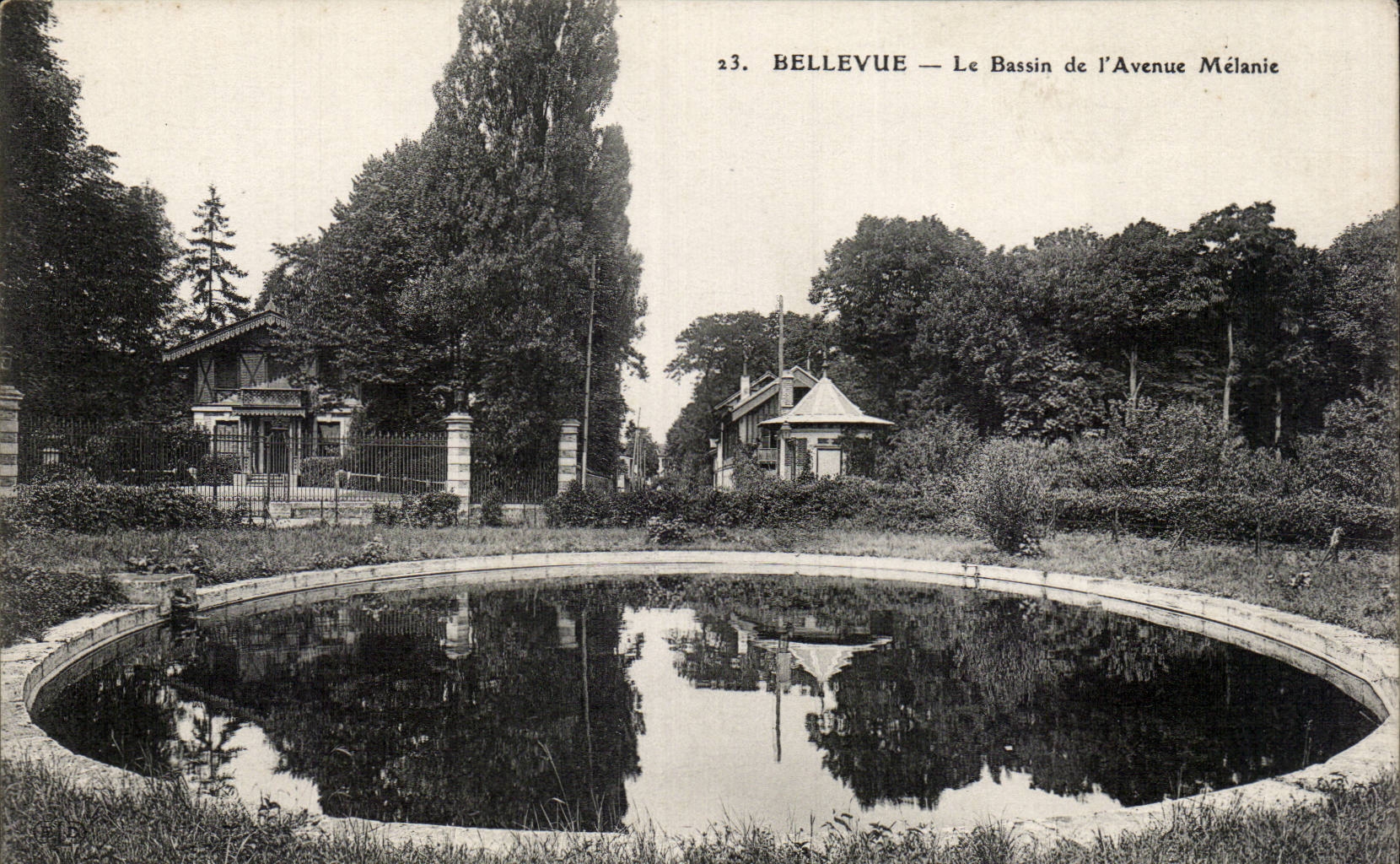 CPA Bellevue Le bassin de l'avenue Melanie