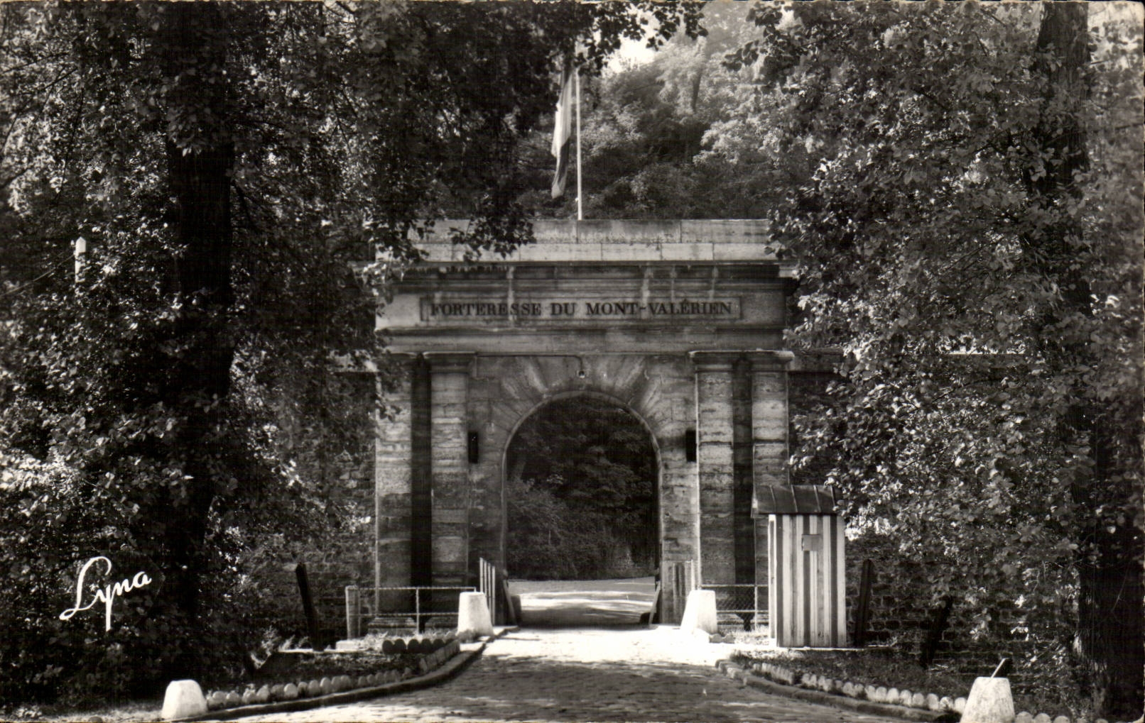 CPSM Suresnes Hereinkommen des Forts der Valerien Einfassung