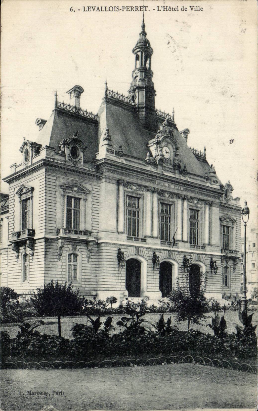CPA Levallois Perret l'hotel de ville