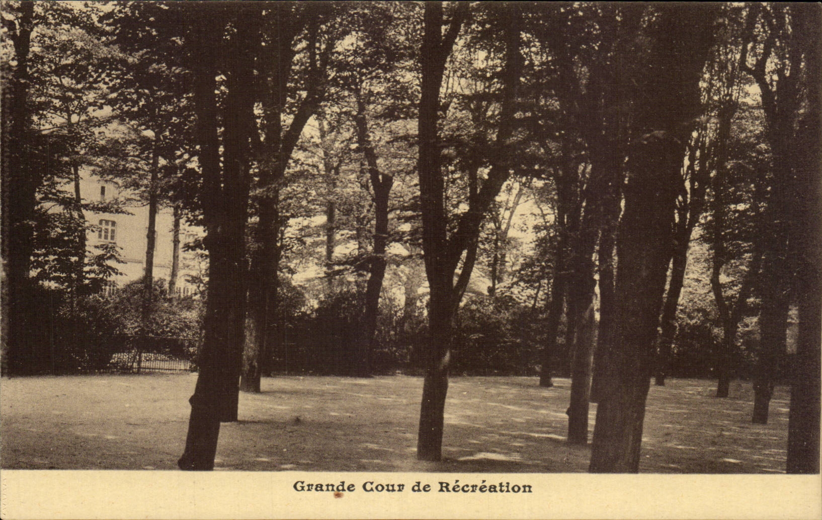 CPA Grande cour de recreation