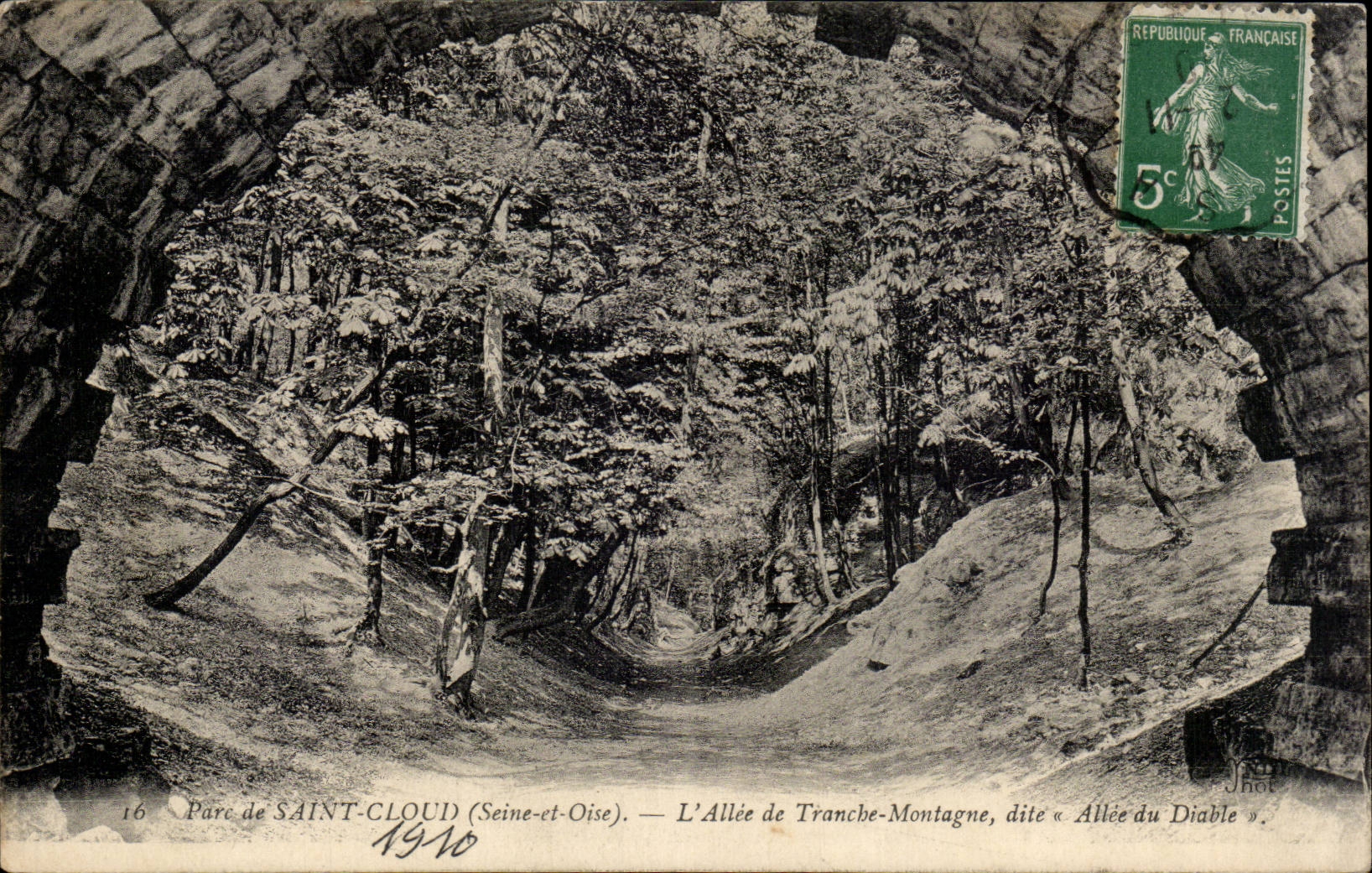 CPA Saint Cloud the alley of Section Mountain known as Allee of the devil