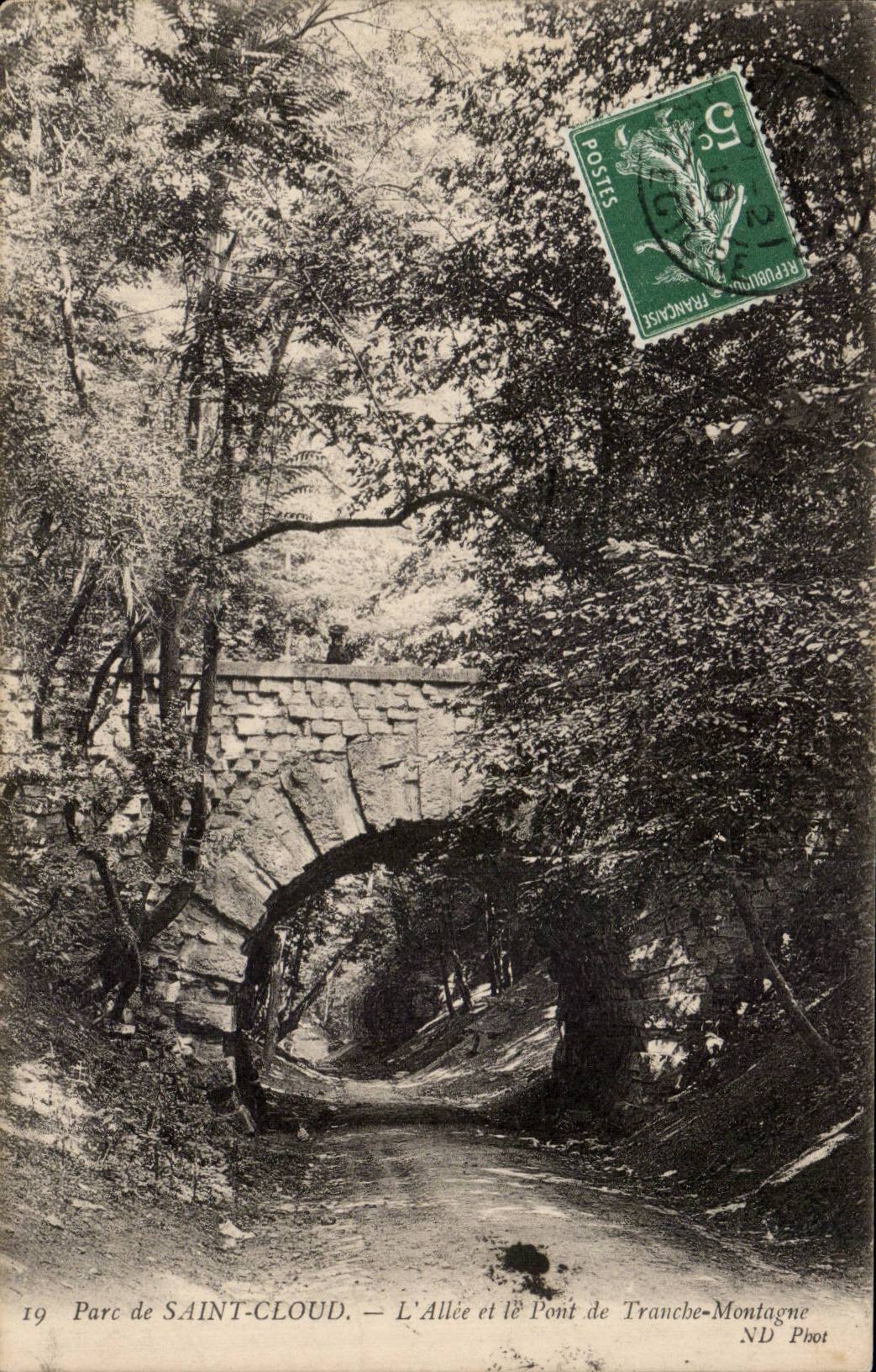 CPA Saint Cloud the park the alley and the bridge of Section Mountain