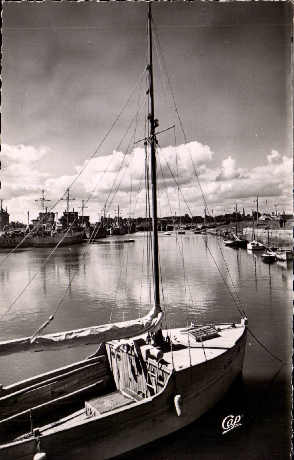 CPSM Courseulles on sea the port