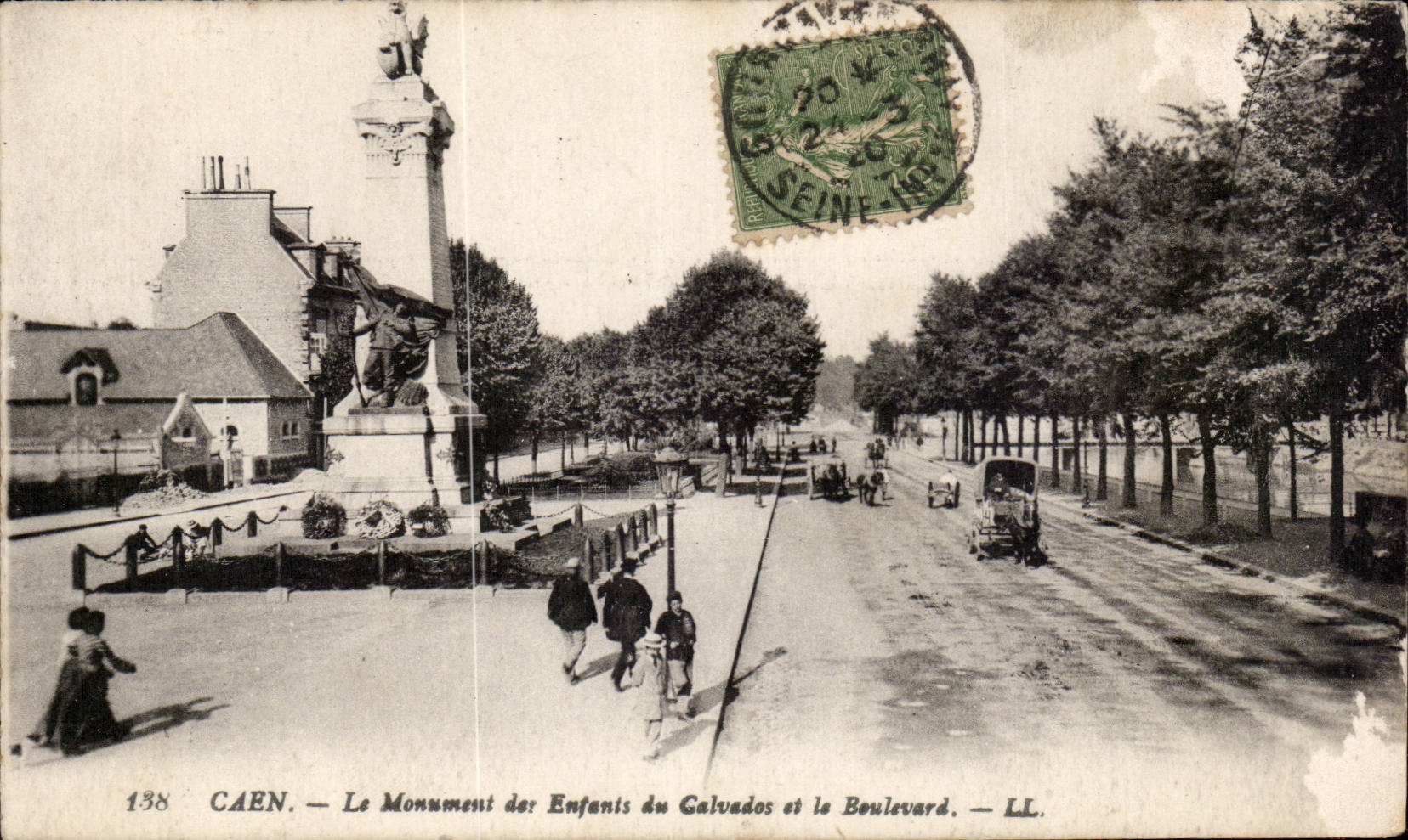 CPA Caen das Denkmal der Kinder des Apple-Weinbrands und der Prachtstrasse