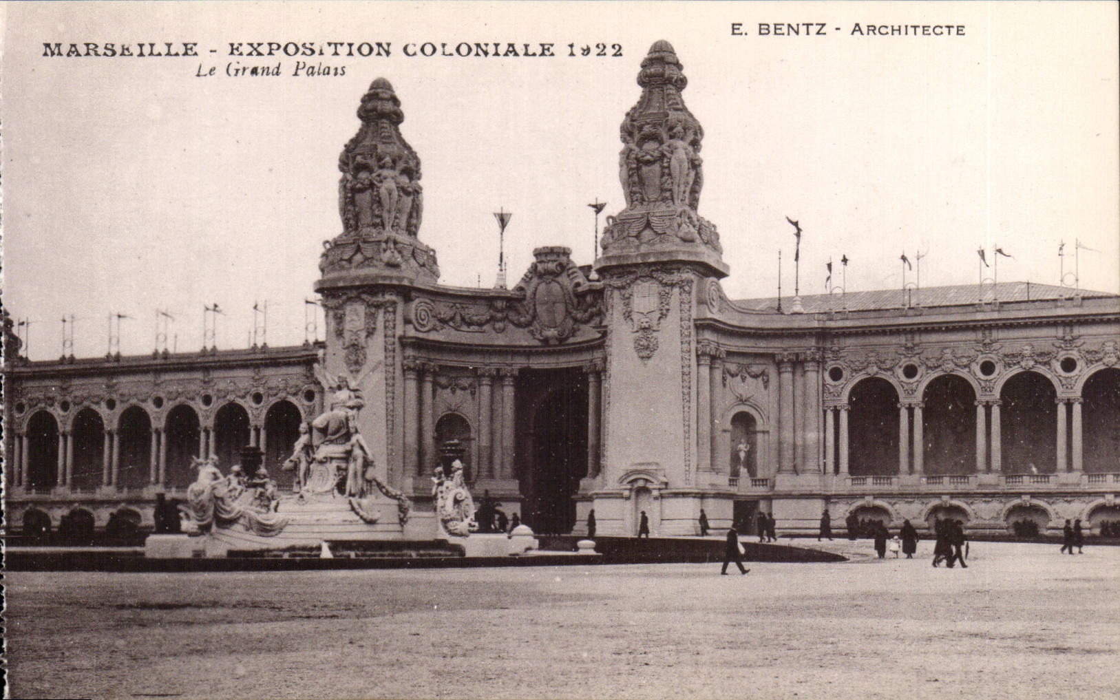 CPA Marseille Exposition coloniale 1922 Le grand palais