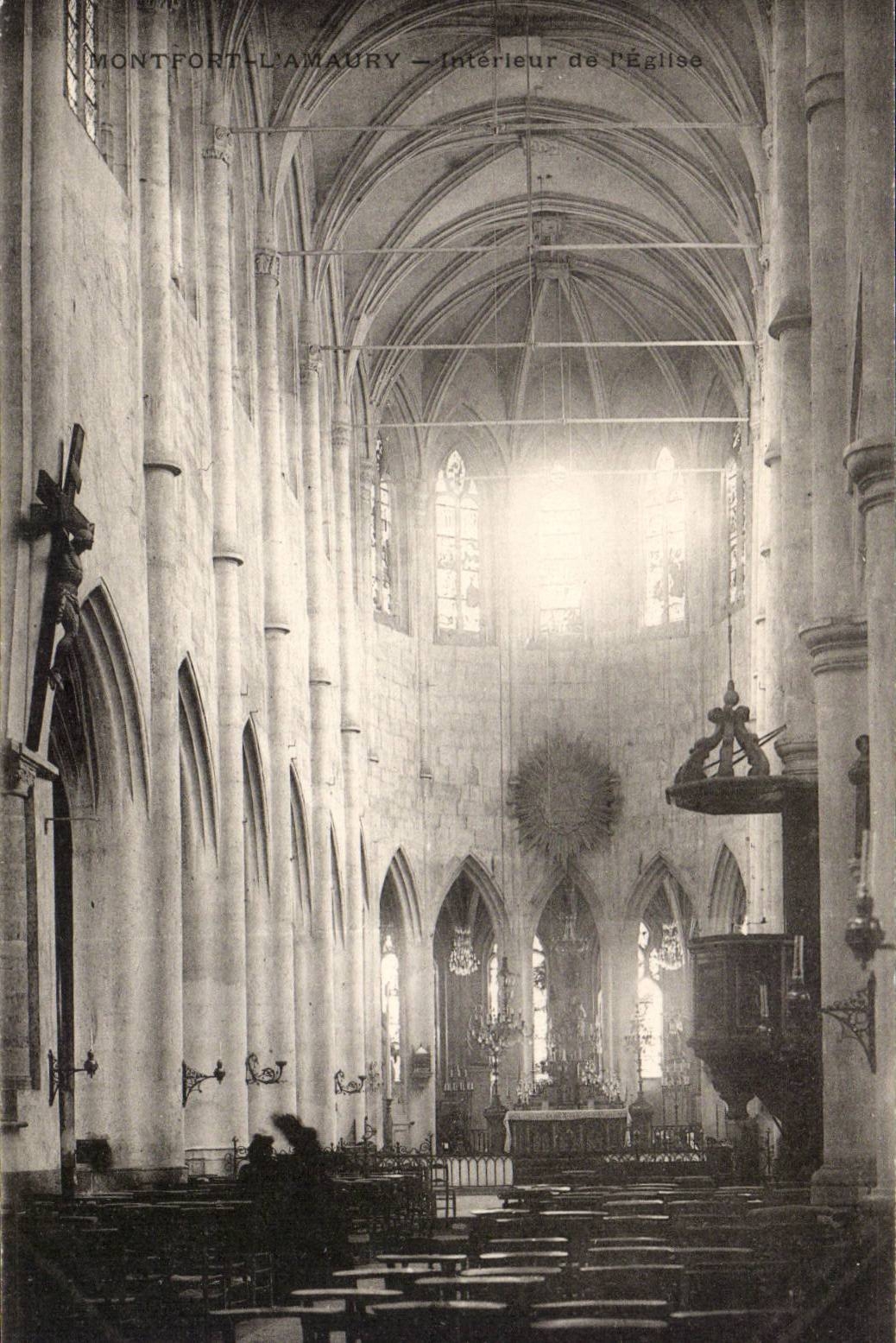 Montfort Amaury - the Church - CPA