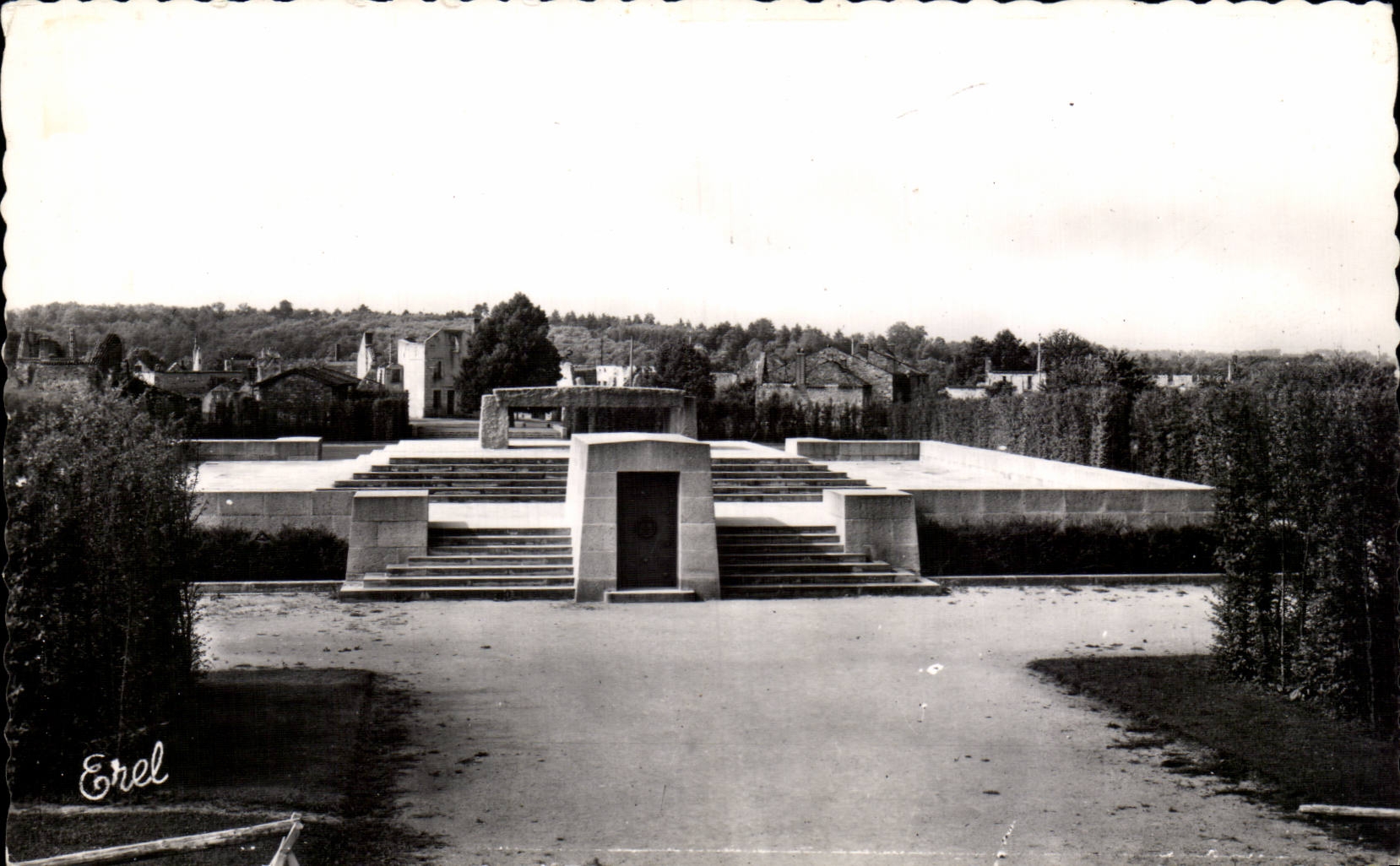 Oradour on Glane - the Ossuary and the borough martyr - CPA