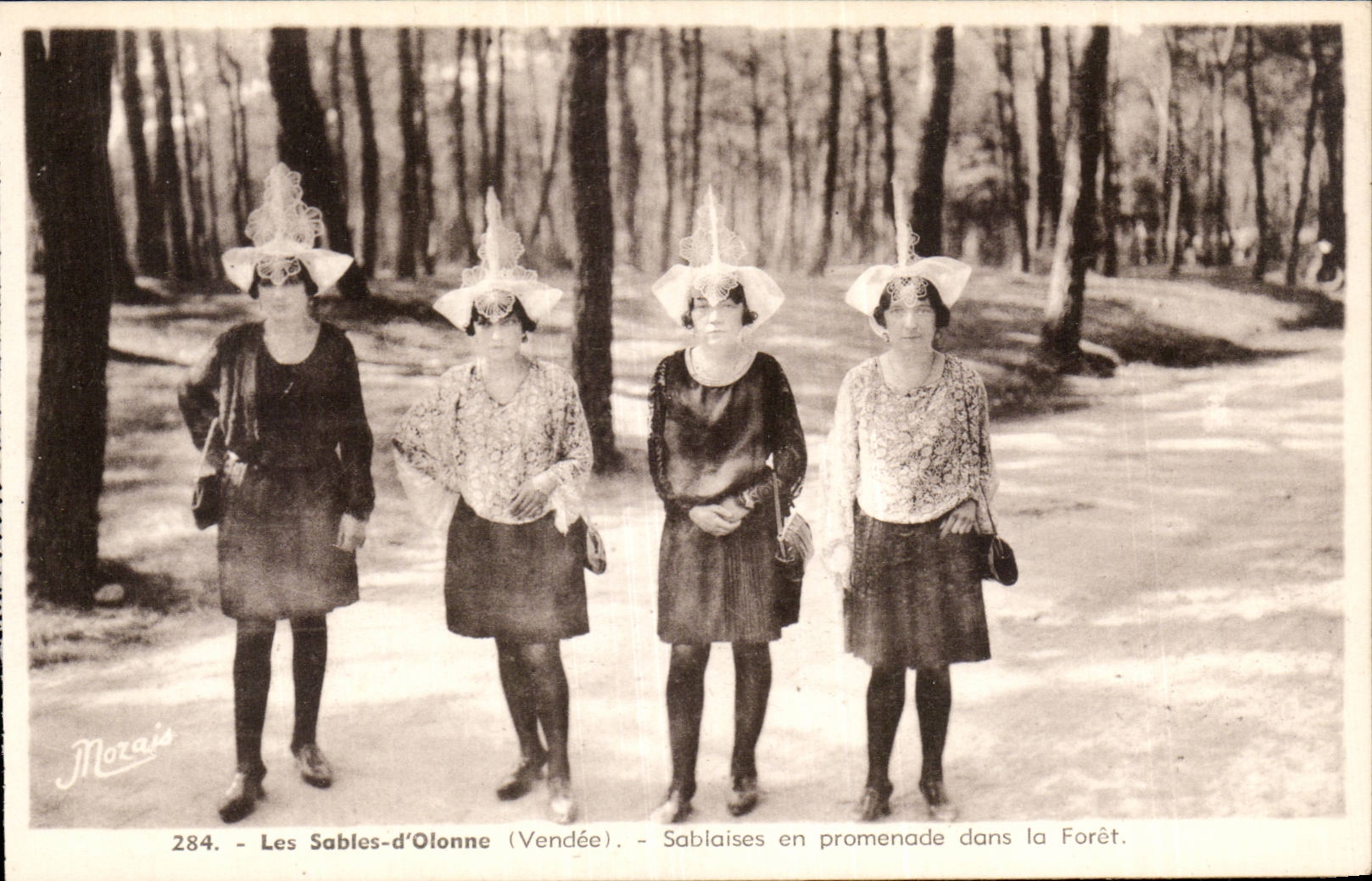 CPA Sande von olonne Sablaises im Weg in der Bohrgerat Folklore kostumieren Kappen
