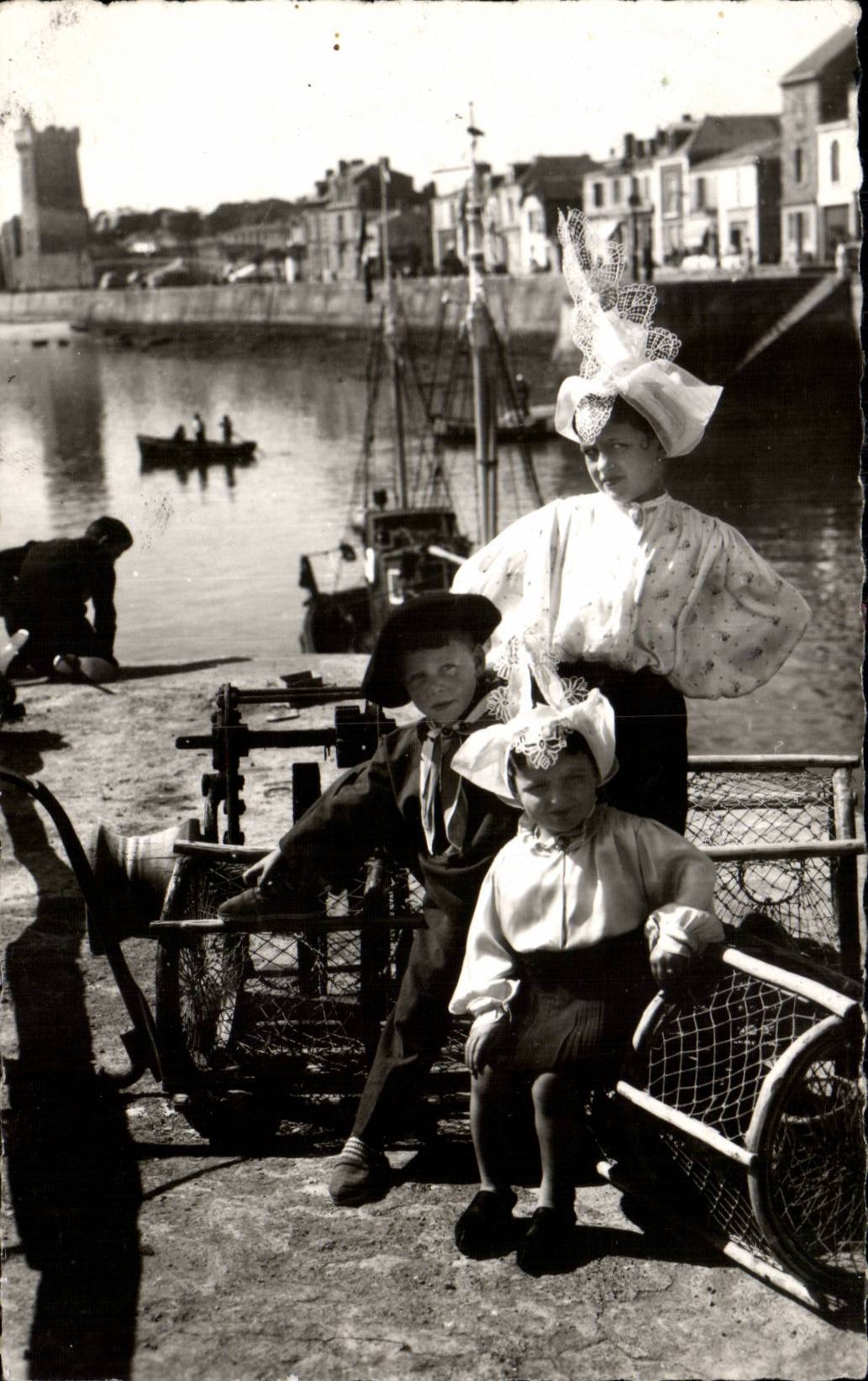 CPA Sables of olonne shortbread cookie Folklore Costume