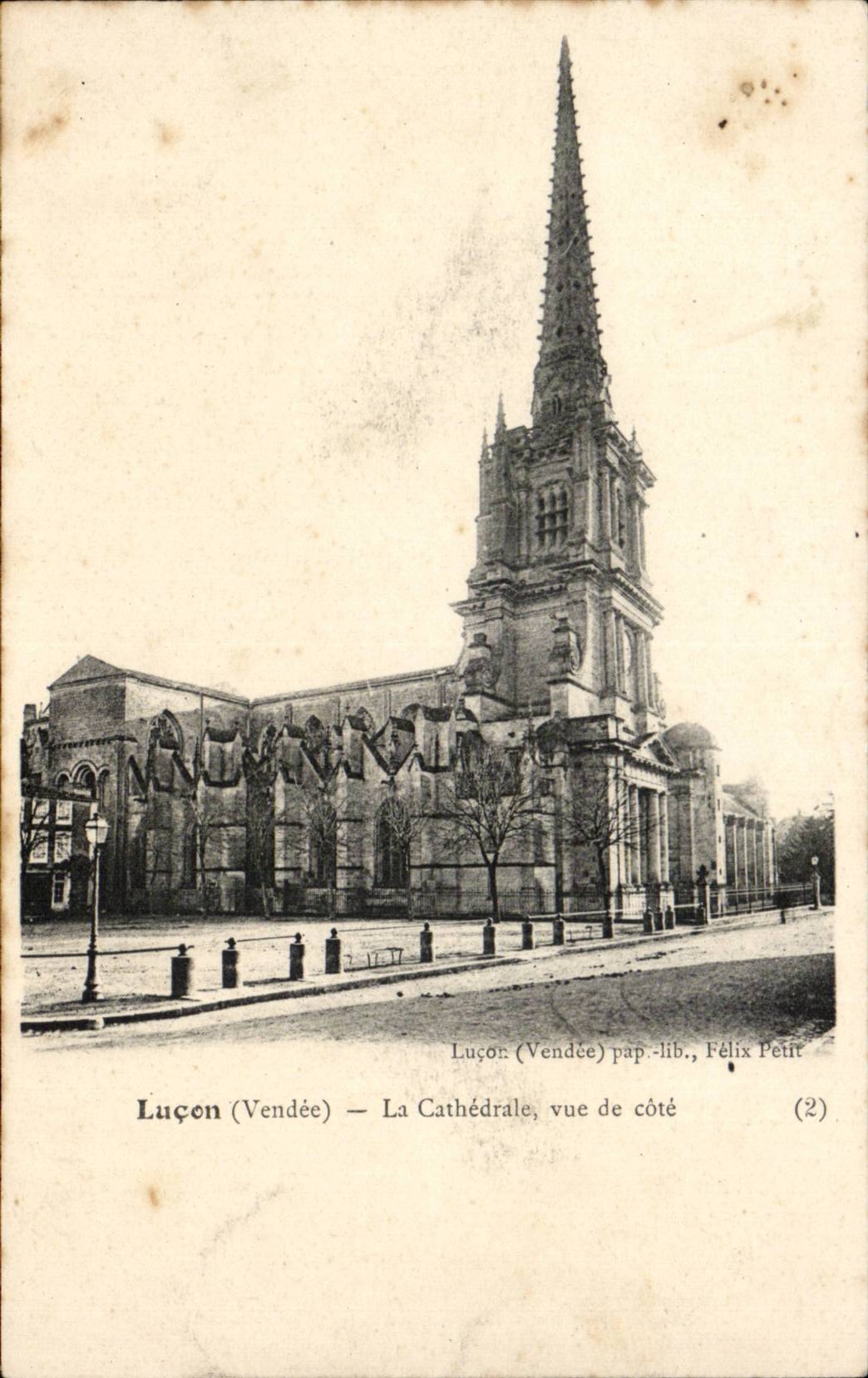 CPA Lucon die Kathedrale gesehen vom Mass