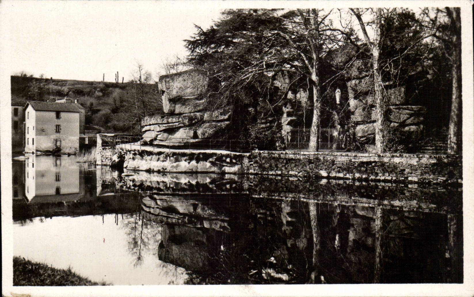 CPA Pensionnat St Gabriel St Laurent trennt an sich Lourdes und Milvin