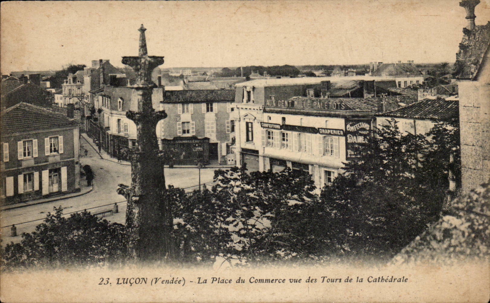 CPA Lucon der Ort des Handels gesehen von den Aufsatzen der Kathedrale