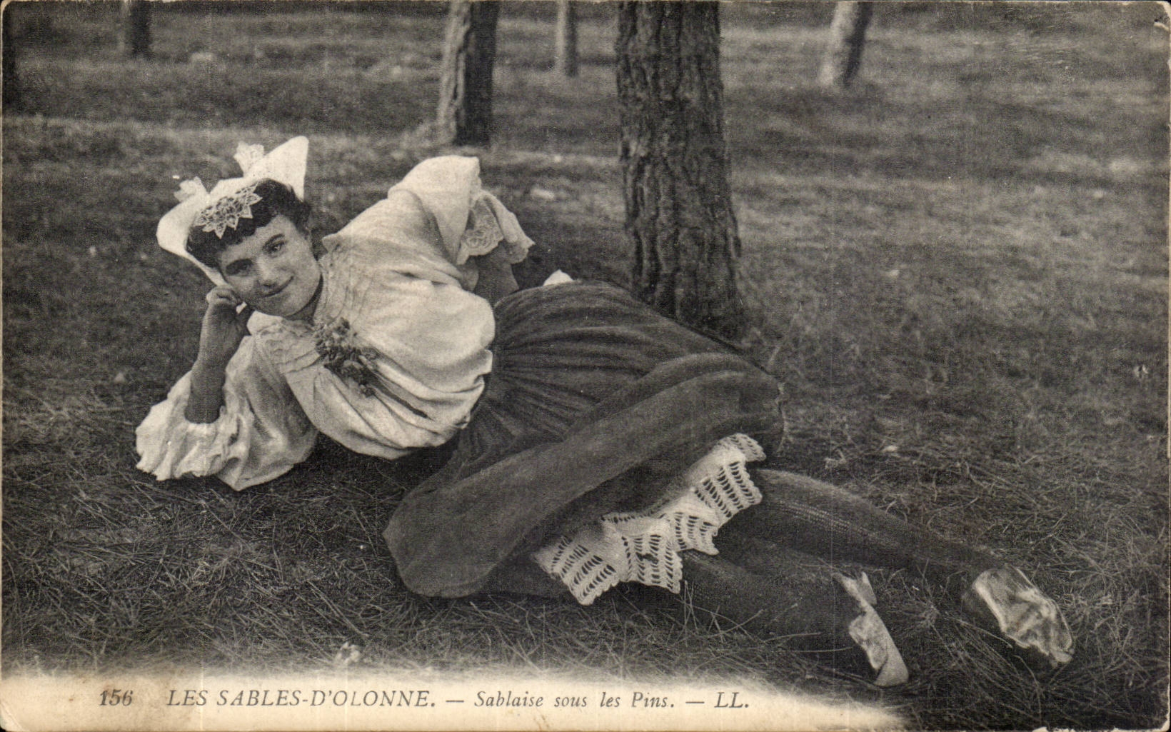 CPA Sande von olonne Sablaise unter dem Kiefer-Folklore-Kostum