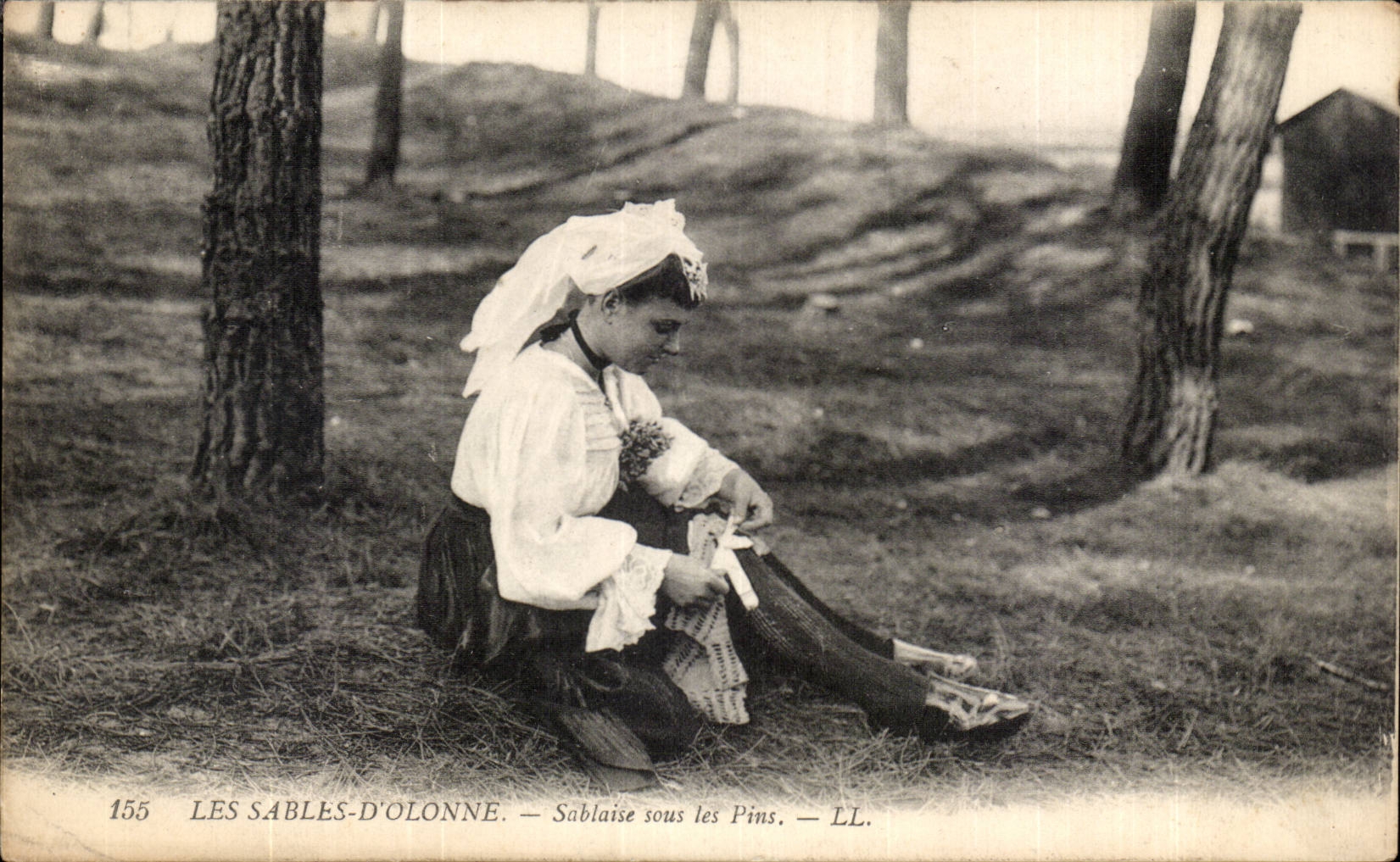 CPA Sande von olonne Sablaise unter dem Kiefer-Folklore-Kostum