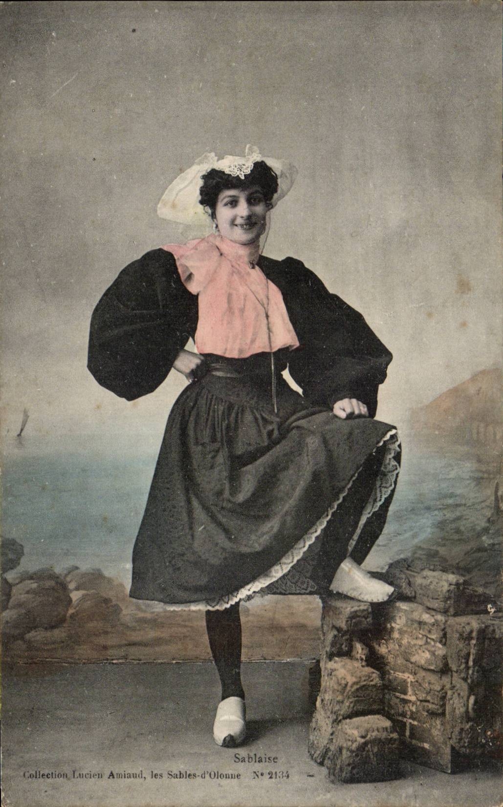 CPA Sande von olonne Sablaise (Folklorekostumkappen)