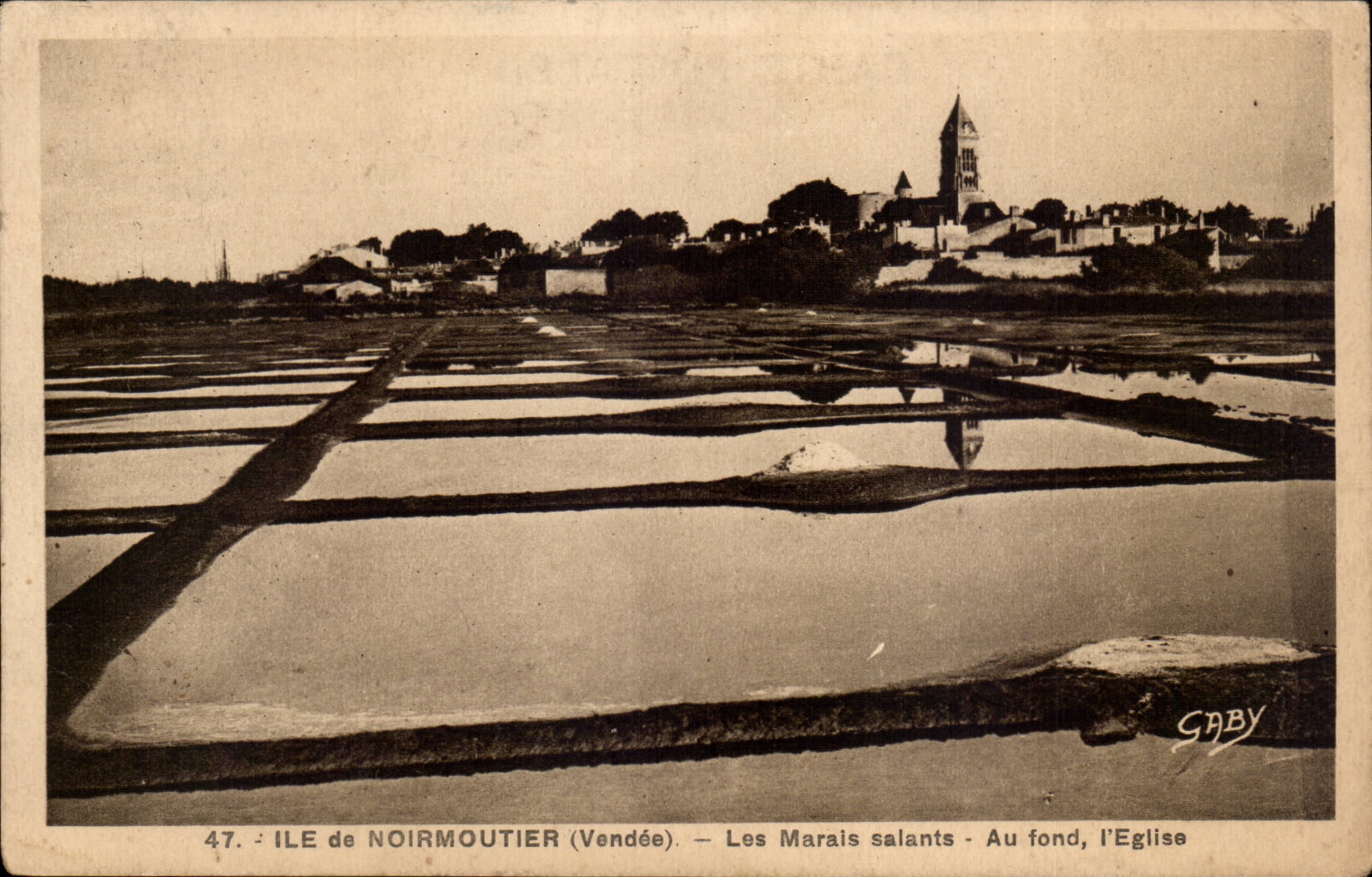 CPA Noirmoutier Salzwassersumpfe an der Unterseite die Kirche