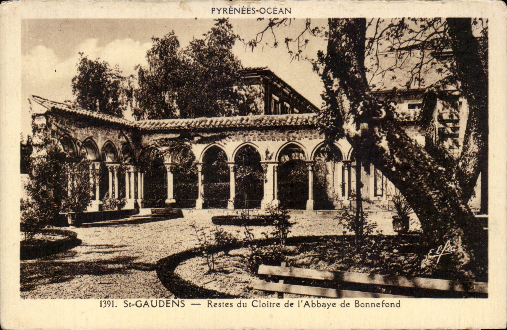 CPA Saint Gaudens Remainders of the cloister of the abbey of Bonnefond