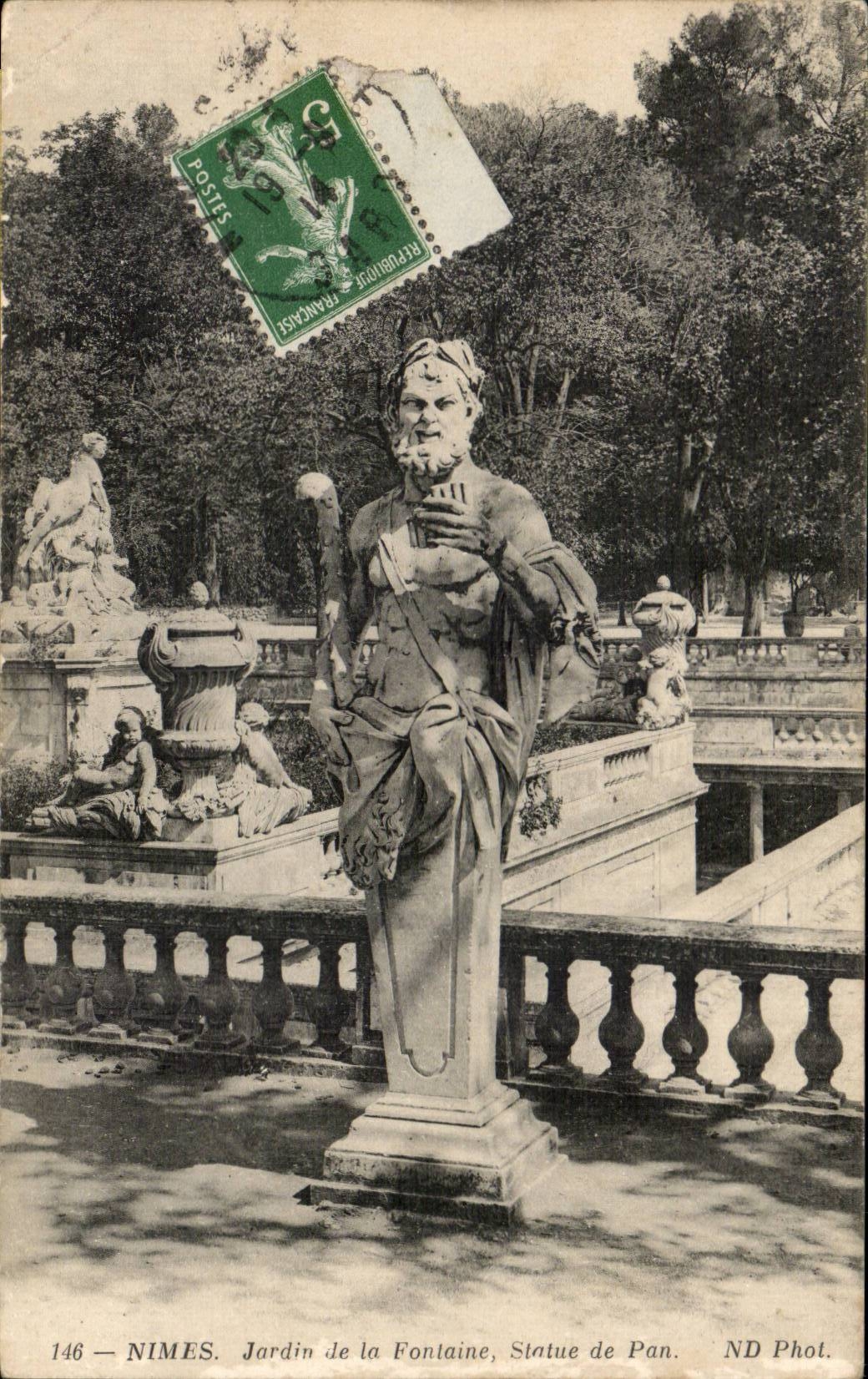 CPA Nimes Garten der Brunnen Statue der Seite