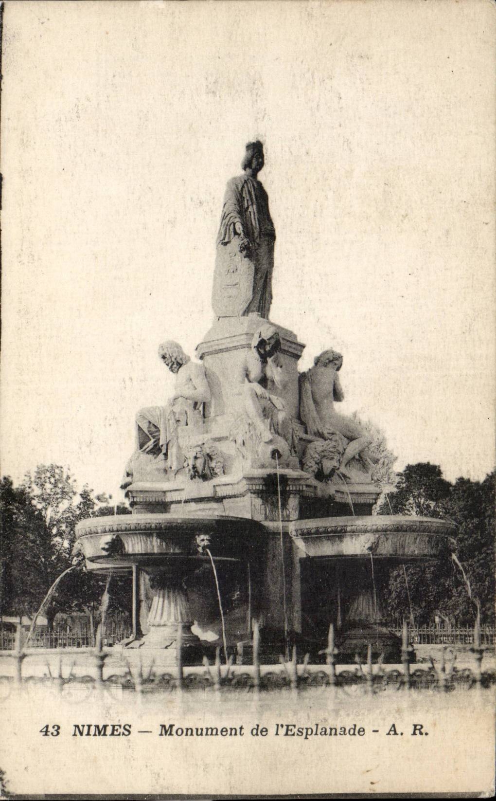 CPA Nimes Denkmal des Esplanade