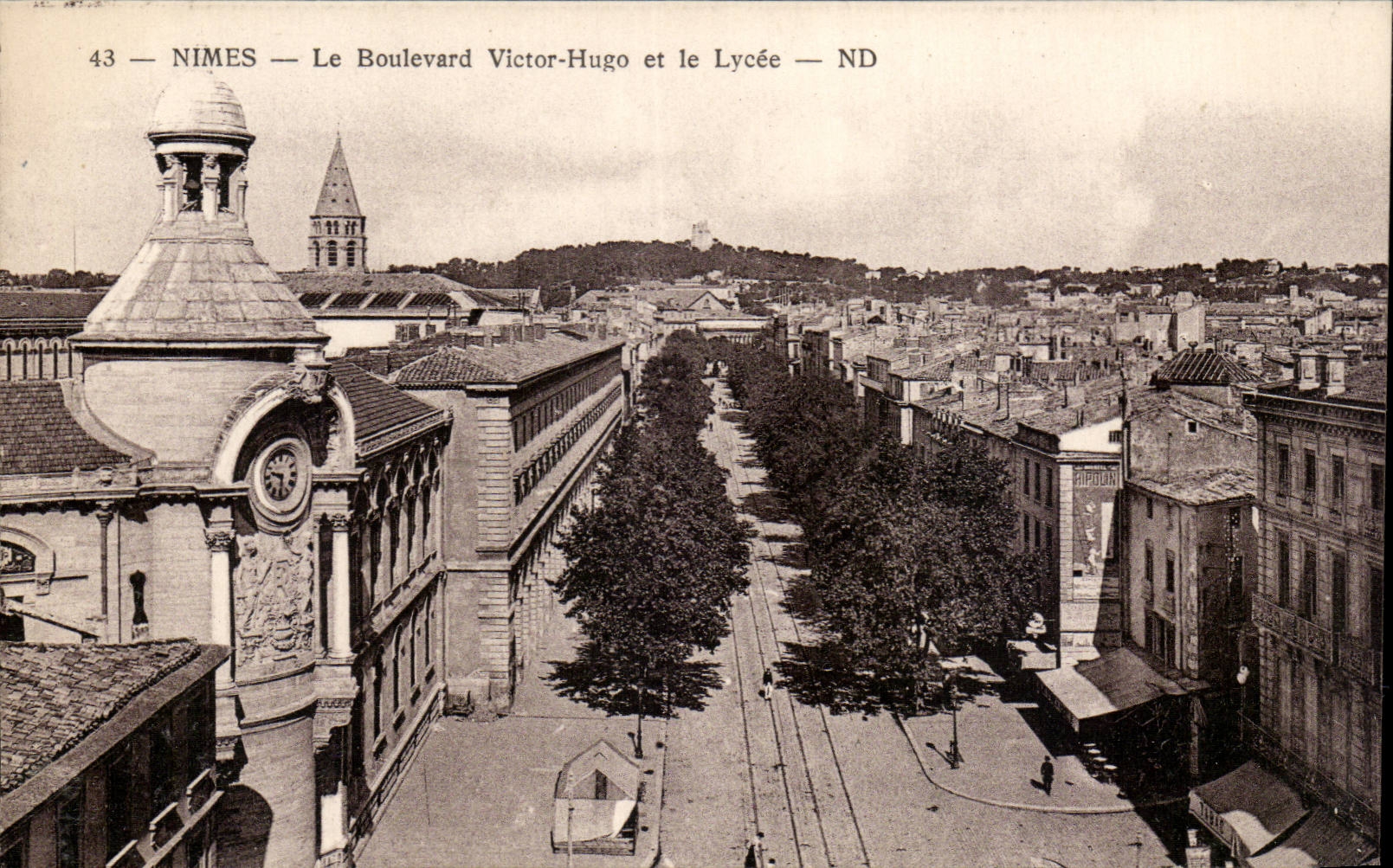 CPA Nimes die Prachtstrasse Victor Hugo und die Hochschule