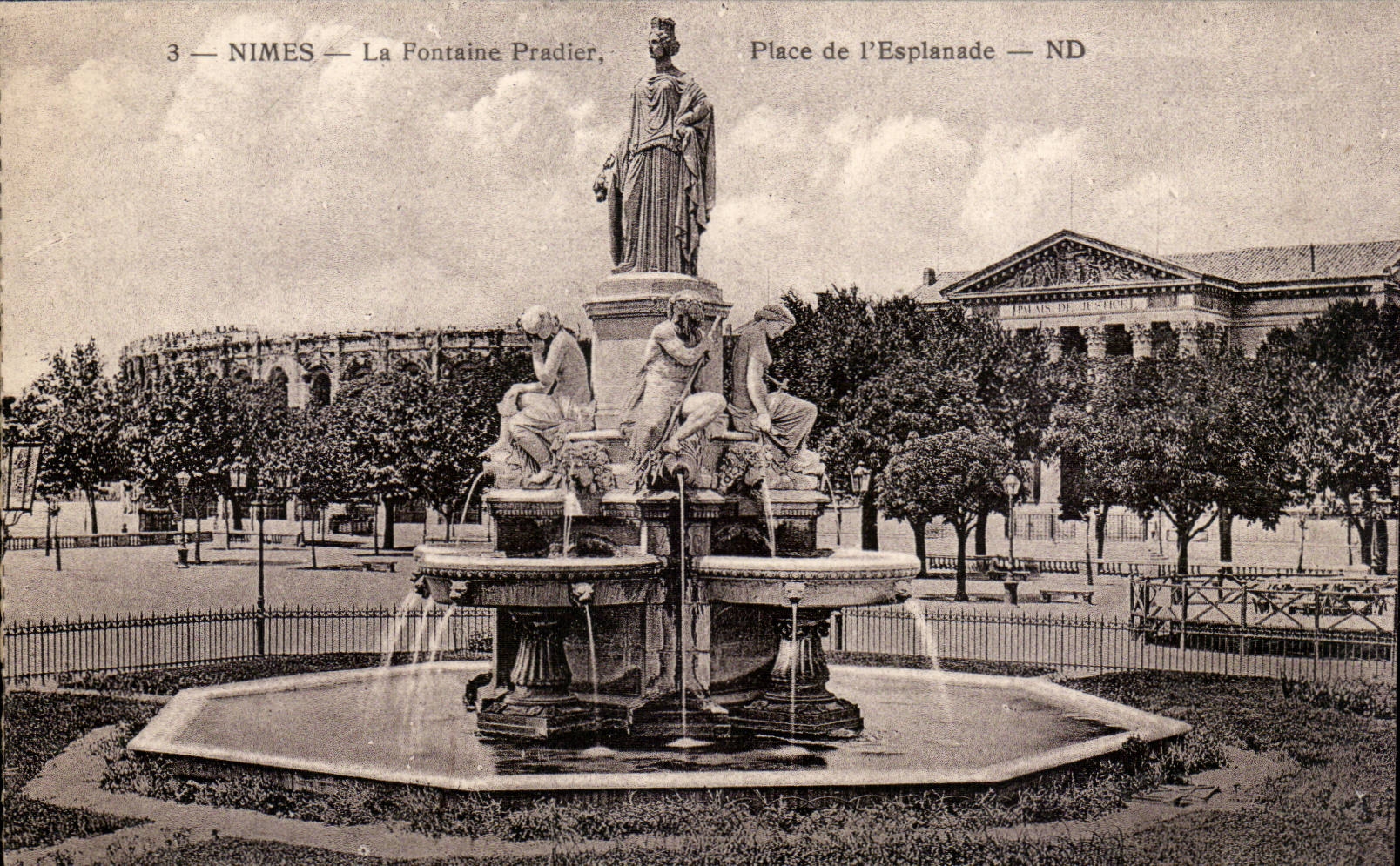 CPA Nimes der Pradier Brunnen setzt Esplanade