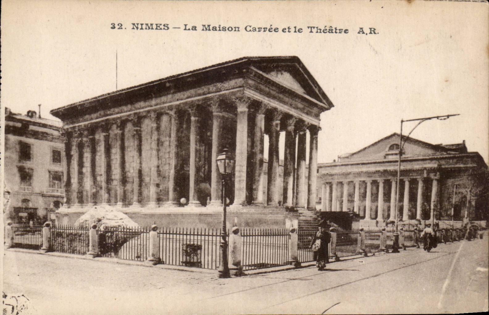 CPA Nimes das quadratische Haus und das Theater