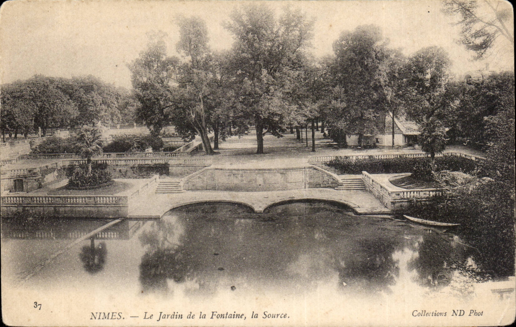 CPA Nimes der Garten des Brunnens die Quelle