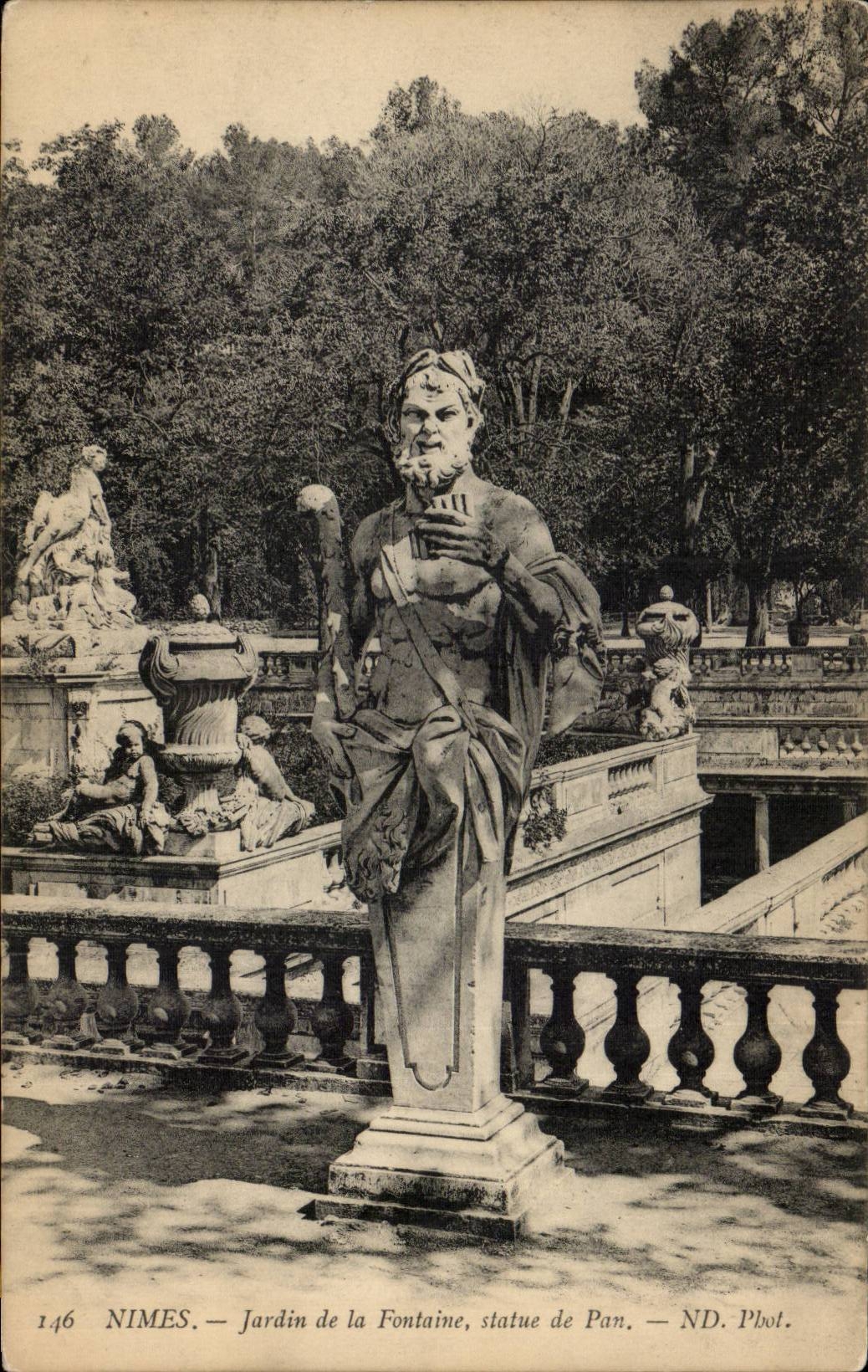 CPA Nimes der Garten der Brunnen Statue der Seite