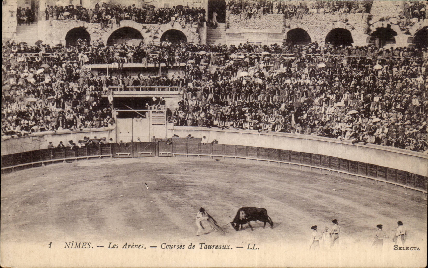 CPA Nimes die Arena Bullfights