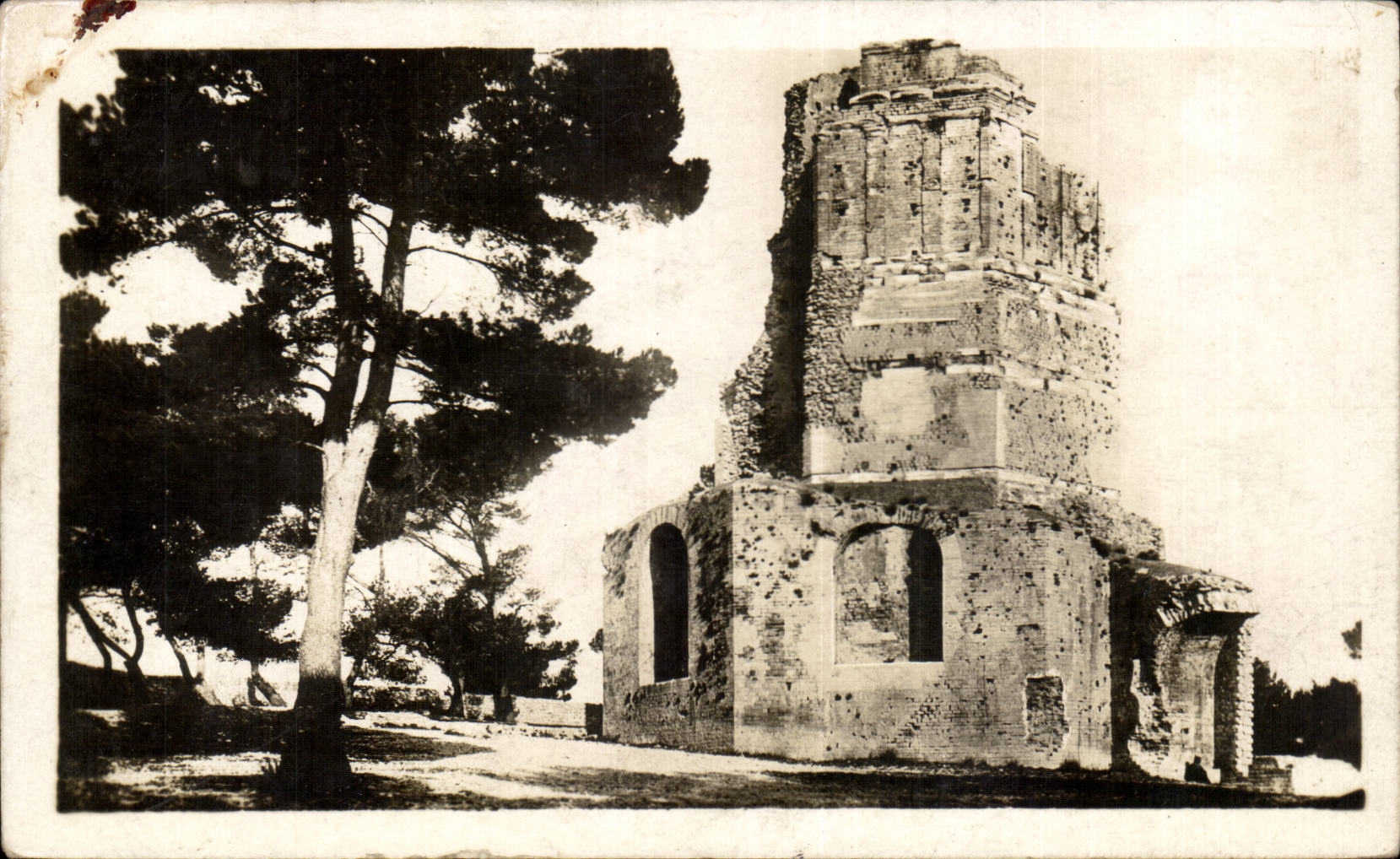 CPA Nimes der Magne Aufsatz