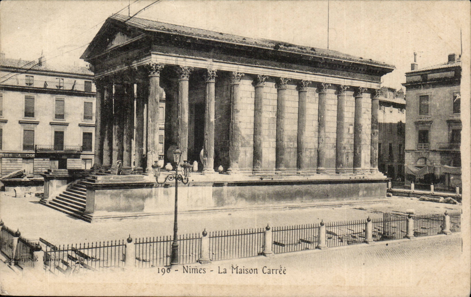 CPA Nimes das quadratische Haus